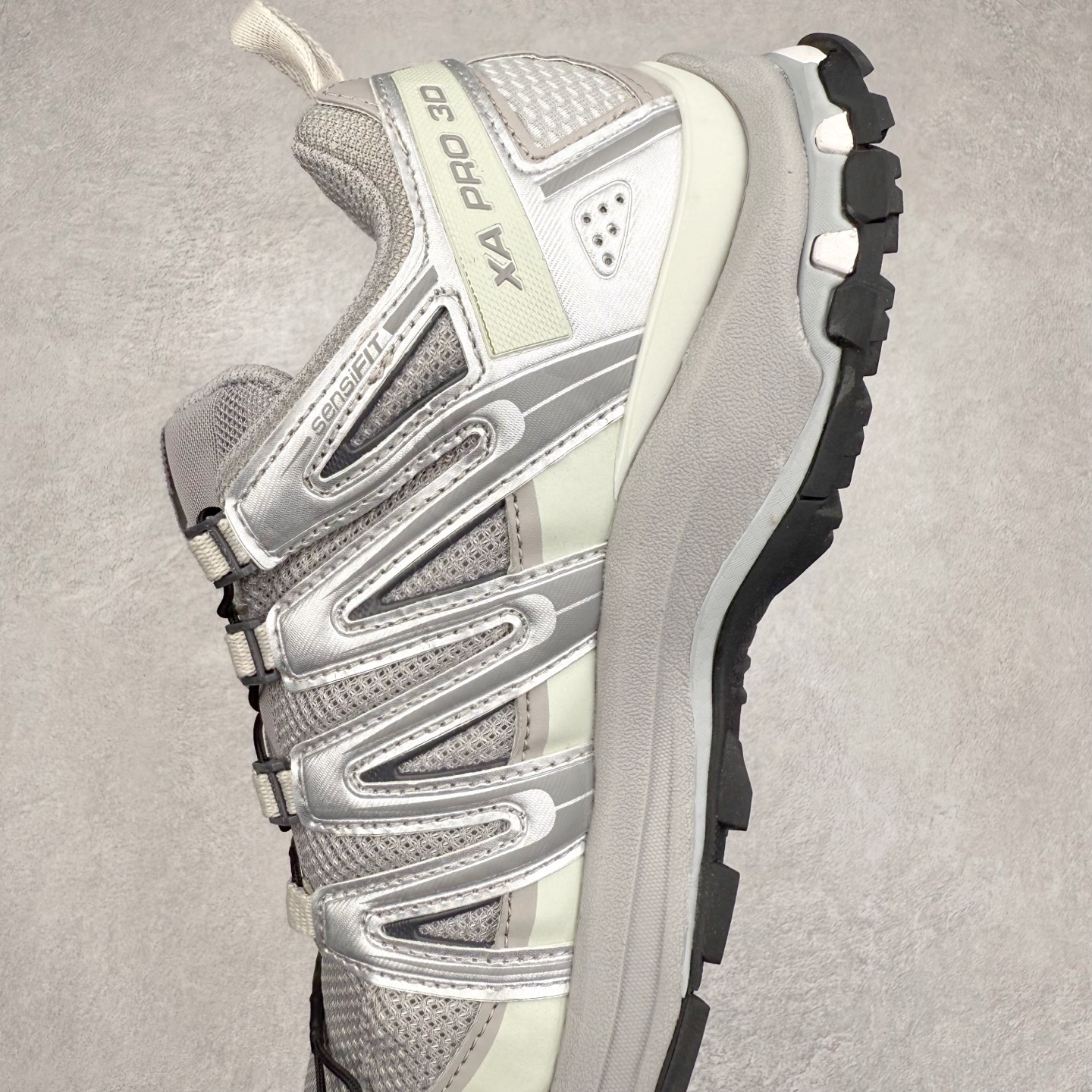 图片[7]-＃TG福利特价 SALOMON XA Pro 3D ADV 萨洛蒙潮流越野机能户外功能鞋 鞋面采用SENSIFT贴合技术 全方位贴合包裹脚型 鞋跟部鞋底牵引设计 提供强大的抓地性能 更适应野外崎岖不平的道路 其3D ADVANCED CHASSIS底盘 材料轻量大化 钉齿设计更具稳定性 防护性 鞋底易磨损区运用CONTAGRIP高耐磨材料 应对城市硬质路面长距离跑考验 尺码：36 36.5 37.5 38 38.5 39 40 40.5 41 42 42.5 43 44 44.5 45-选品中心