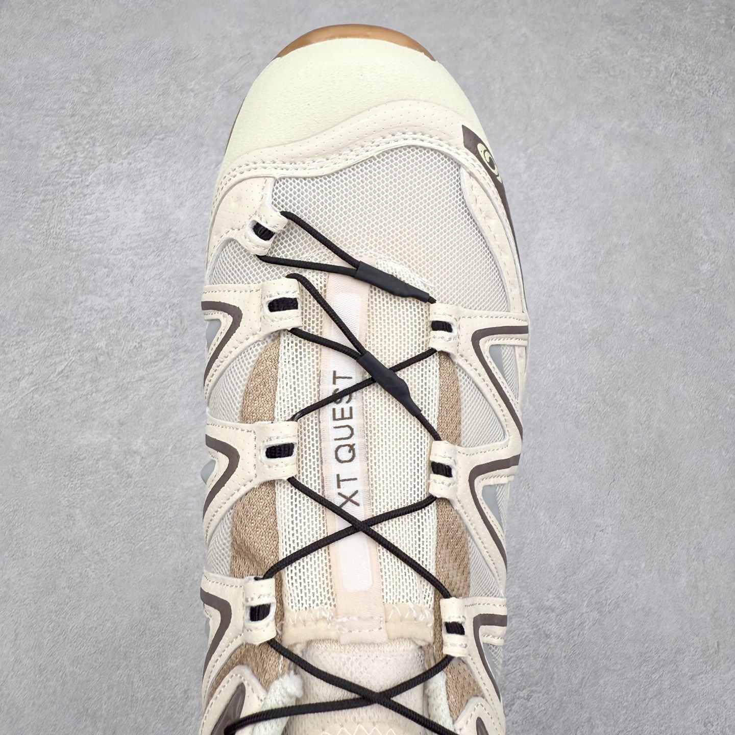 图片[4]-＃TG福利特价️ Salomon XT-QUEST ADV 萨洛蒙潮流越野机能户外功能鞋 纯原外贸平台特供订单 耗时半年巨作 全套原纸板楦头开发 原厂特供网布配套加持 确保原汁原味 完美呈现版型 原档数据独家私模五层组合大底 男女鞋同步官方开发至46.5 原装Ortholite轻量化鞋垫 中底布带钢印编号 原厂TPU锁扣 进口港宝加持 后跟自然饱满 还原公司包裹性 基于 SALOMON 初代 XT 鞋身造型并搭载 4D ADVANCED CHASSIS™ 大底打造而成 为这款 XT-QUEST 带来了多项足部控制与保护等功能性 如在运动过程中控制左右晃动的过程而提高稳定性、改善长途越野过程中足中到足尖的过渡、提高感知岩石的精确度以抵抗尖锐物体对脚底的伤害以及采用动态缓冲来增强穿着舒适感 从而减轻疲劳感 使 XT-QUEST 成为一双舒适且安全的户外之履 尺码：36 36.5 37.5 38 38.5 39 40 40.5 41 42 42.5 43 44 44.5 45-选品中心