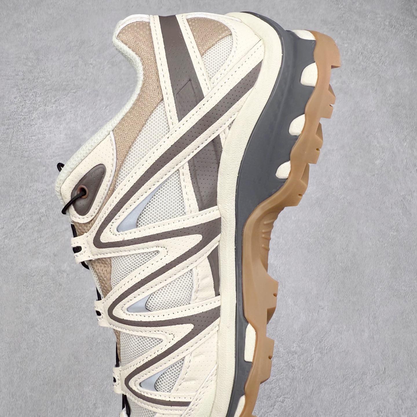 图片[7]-＃TG福利特价️ Salomon XT-QUEST ADV 萨洛蒙潮流越野机能户外功能鞋 纯原外贸平台特供订单 耗时半年巨作 全套原纸板楦头开发 原厂特供网布配套加持 确保原汁原味 完美呈现版型 原档数据独家私模五层组合大底 男女鞋同步官方开发至46.5 原装Ortholite轻量化鞋垫 中底布带钢印编号 原厂TPU锁扣 进口港宝加持 后跟自然饱满 还原公司包裹性 基于 SALOMON 初代 XT 鞋身造型并搭载 4D ADVANCED CHASSIS™ 大底打造而成 为这款 XT-QUEST 带来了多项足部控制与保护等功能性 如在运动过程中控制左右晃动的过程而提高稳定性、改善长途越野过程中足中到足尖的过渡、提高感知岩石的精确度以抵抗尖锐物体对脚底的伤害以及采用动态缓冲来增强穿着舒适感 从而减轻疲劳感 使 XT-QUEST 成为一双舒适且安全的户外之履 尺码：36 36.5 37.5 38 38.5 39 40 40.5 41 42 42.5 43 44 44.5 45-选品中心