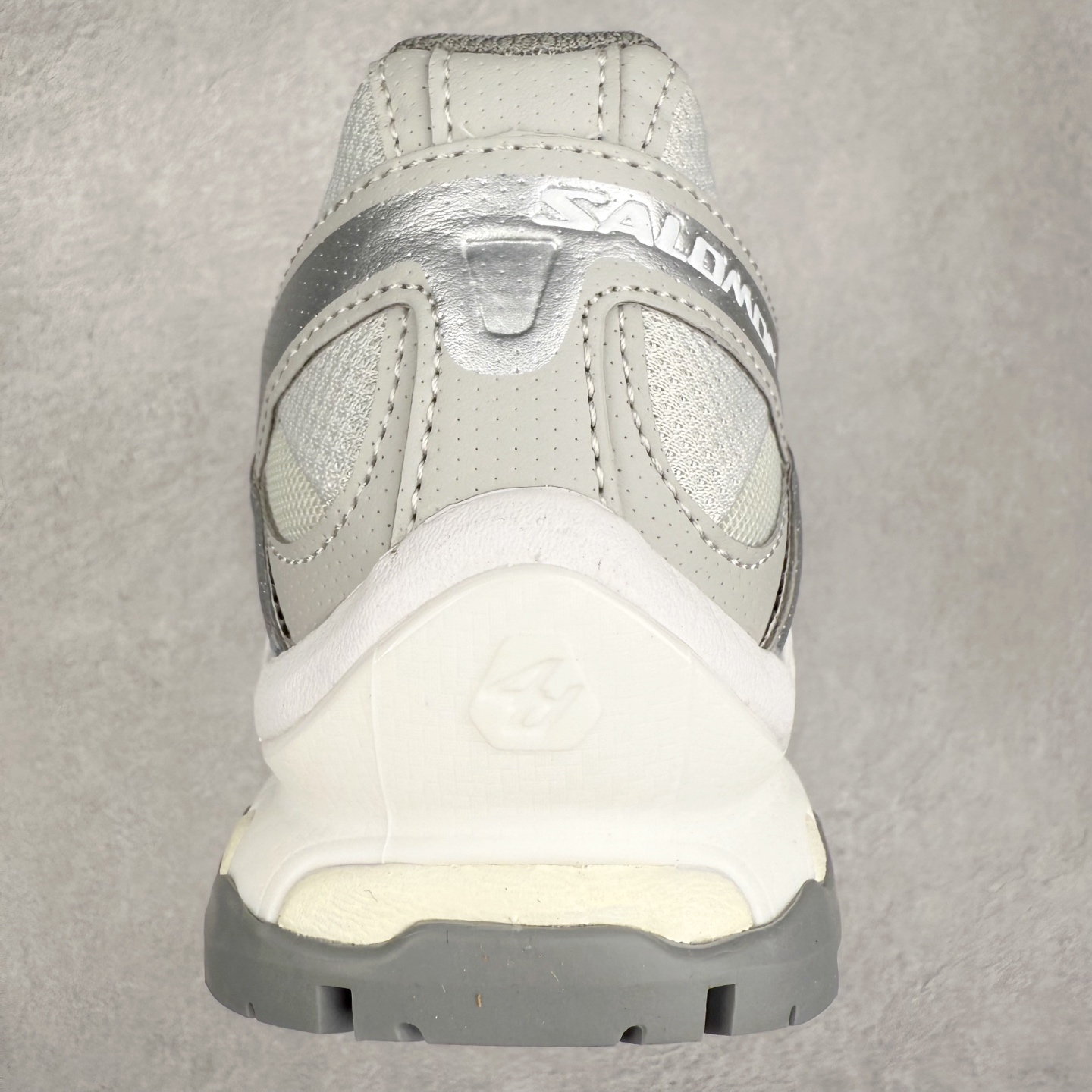 图片[8]-＃TG福利特价️ Salomon XT-QUEST ADV 萨洛蒙潮流越野机能户外功能鞋 纯原外贸平台特供订单 耗时半年巨作 全套原纸板楦头开发 原厂特供网布配套加持 确保原汁原味 完美呈现版型 原档数据独家私模五层组合大底 男女鞋同步官方开发至46.5 原装Ortholite轻量化鞋垫 中底布带钢印编号 原厂TPU锁扣 进口港宝加持 后跟自然饱满 还原公司包裹性 基于 SALOMON 初代 XT 鞋身造型并搭载 4D ADVANCED CHASSIS™ 大底打造而成 为这款 XT-QUEST 带来了多项足部控制与保护等功能性 如在运动过程中控制左右晃动的过程而提高稳定性、改善长途越野过程中足中到足尖的过渡、提高感知岩石的精确度以抵抗尖锐物体对脚底的伤害以及采用动态缓冲来增强穿着舒适感 从而减轻疲劳感 使 XT-QUEST 成为一双舒适且安全的户外之履 尺码：36 36.5 37.5 38 38.5 39 40 40.5 41 42 42.5 43 44 44.5 45-选品中心