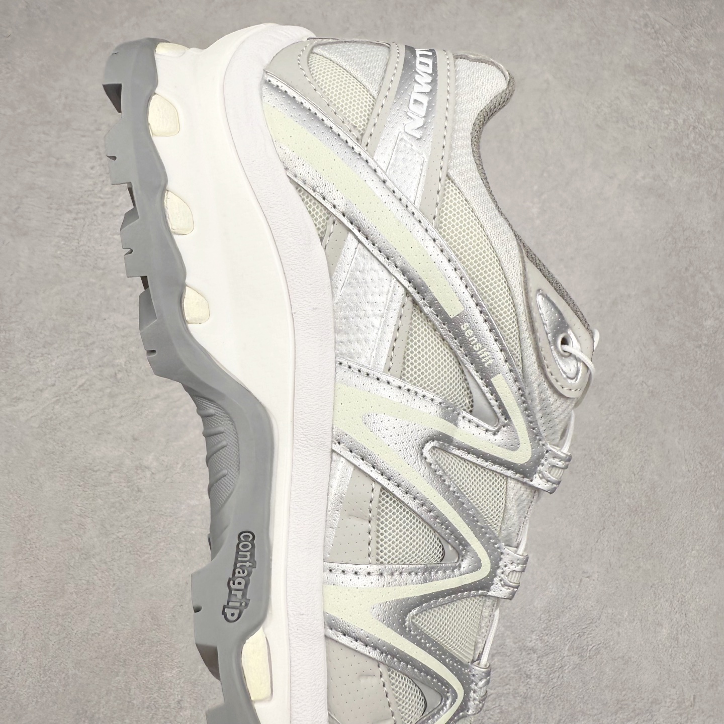 图片[6]-＃TG福利特价️ Salomon XT-QUEST ADV 萨洛蒙潮流越野机能户外功能鞋 纯原外贸平台特供订单 耗时半年巨作 全套原纸板楦头开发 原厂特供网布配套加持 确保原汁原味 完美呈现版型 原档数据独家私模五层组合大底 男女鞋同步官方开发至46.5 原装Ortholite轻量化鞋垫 中底布带钢印编号 原厂TPU锁扣 进口港宝加持 后跟自然饱满 还原公司包裹性 基于 SALOMON 初代 XT 鞋身造型并搭载 4D ADVANCED CHASSIS™ 大底打造而成 为这款 XT-QUEST 带来了多项足部控制与保护等功能性 如在运动过程中控制左右晃动的过程而提高稳定性、改善长途越野过程中足中到足尖的过渡、提高感知岩石的精确度以抵抗尖锐物体对脚底的伤害以及采用动态缓冲来增强穿着舒适感 从而减轻疲劳感 使 XT-QUEST 成为一双舒适且安全的户外之履 尺码：36 36.5 37.5 38 38.5 39 40 40.5 41 42 42.5 43 44 44.5 45-选品中心