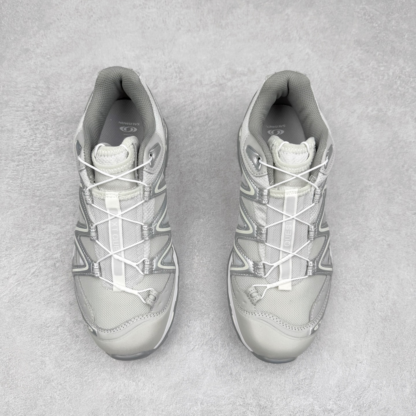 图片[2]-＃TG福利特价️ Salomon XT-QUEST ADV 萨洛蒙潮流越野机能户外功能鞋 纯原外贸平台特供订单 耗时半年巨作 全套原纸板楦头开发 原厂特供网布配套加持 确保原汁原味 完美呈现版型 原档数据独家私模五层组合大底 男女鞋同步官方开发至46.5 原装Ortholite轻量化鞋垫 中底布带钢印编号 原厂TPU锁扣 进口港宝加持 后跟自然饱满 还原公司包裹性 基于 SALOMON 初代 XT 鞋身造型并搭载 4D ADVANCED CHASSIS™ 大底打造而成 为这款 XT-QUEST 带来了多项足部控制与保护等功能性 如在运动过程中控制左右晃动的过程而提高稳定性、改善长途越野过程中足中到足尖的过渡、提高感知岩石的精确度以抵抗尖锐物体对脚底的伤害以及采用动态缓冲来增强穿着舒适感 从而减轻疲劳感 使 XT-QUEST 成为一双舒适且安全的户外之履 尺码：36 36.5 37.5 38 38.5 39 40 40.5 41 42 42.5 43 44 44.5 45-选品中心