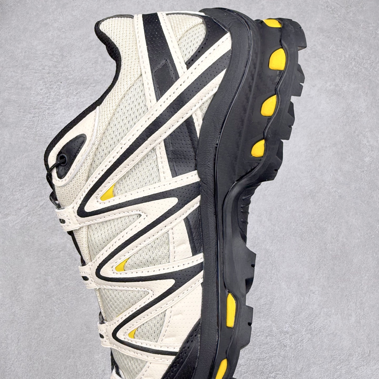 图片[7]-＃TG福利特价️ Salomon XT-QUEST ADV 萨洛蒙潮流越野机能户外功能鞋 纯原外贸平台特供订单 耗时半年巨作 全套原纸板楦头开发 原厂特供网布配套加持 确保原汁原味 完美呈现版型 原档数据独家私模五层组合大底 男女鞋同步官方开发至46.5 原装Ortholite轻量化鞋垫 中底布带钢印编号 原厂TPU锁扣 进口港宝加持 后跟自然饱满 还原公司包裹性 基于 SALOMON 初代 XT 鞋身造型并搭载 4D ADVANCED CHASSIS™ 大底打造而成 为这款 XT-QUEST 带来了多项足部控制与保护等功能性 如在运动过程中控制左右晃动的过程而提高稳定性、改善长途越野过程中足中到足尖的过渡、提高感知岩石的精确度以抵抗尖锐物体对脚底的伤害以及采用动态缓冲来增强穿着舒适感 从而减轻疲劳感 使 XT-QUEST 成为一双舒适且安全的户外之履 尺码：36 36.5 37.5 38 38.5 39 40 40.5 41 42 42.5 43 44 44.5 45-选品中心