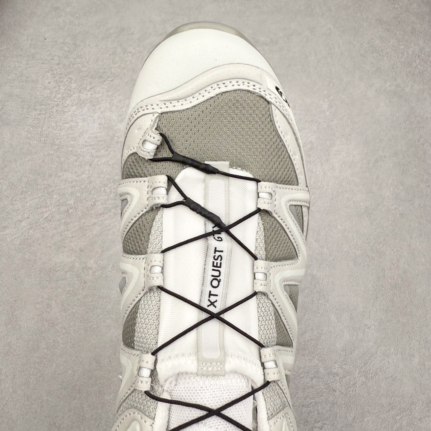 图片[5]-＃TG福利特价️ Salomon XT-QUEST ADV 萨洛蒙潮流越野机能户外功能鞋 纯原外贸平台特供订单 耗时半年巨作 全套原纸板楦头开发 原厂特供网布配套加持 确保原汁原味 完美呈现版型 原档数据独家私模五层组合大底 男女鞋同步官方开发至46.5 原装Ortholite轻量化鞋垫 中底布带钢印编号 原厂TPU锁扣 进口港宝加持 后跟自然饱满 还原公司包裹性 基于 SALOMON 初代 XT 鞋身造型并搭载 4D ADVANCED CHASSIS™ 大底打造而成 为这款 XT-QUEST 带来了多项足部控制与保护等功能性 如在运动过程中控制左右晃动的过程而提高稳定性、改善长途越野过程中足中到足尖的过渡、提高感知岩石的精确度以抵抗尖锐物体对脚底的伤害以及采用动态缓冲来增强穿着舒适感 从而减轻疲劳感 使 XT-QUEST 成为一双舒适且安全的户外之履 尺码：36 36.5 37.5 38 38.5 39 40 40.5 41 42 42.5 43 44 44.5 45-选品中心