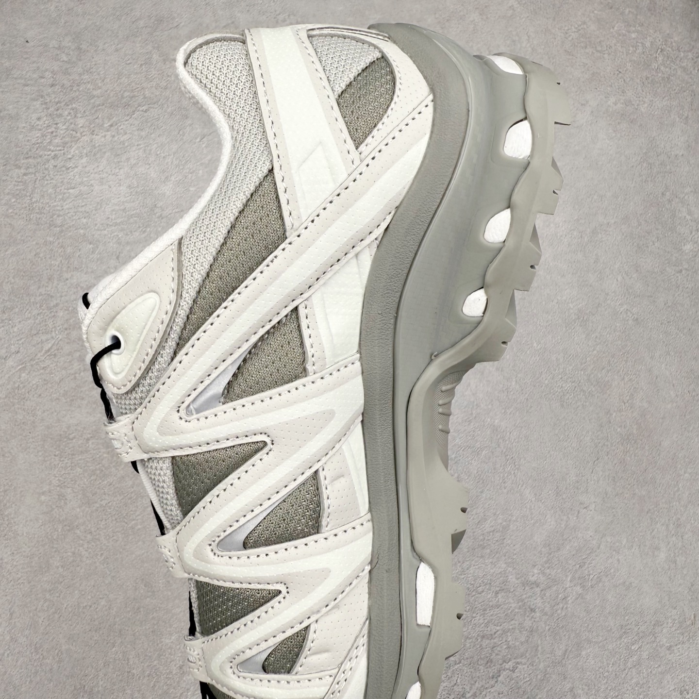 图片[7]-＃TG福利特价️ Salomon XT-QUEST ADV 萨洛蒙潮流越野机能户外功能鞋 纯原外贸平台特供订单 耗时半年巨作 全套原纸板楦头开发 原厂特供网布配套加持 确保原汁原味 完美呈现版型 原档数据独家私模五层组合大底 男女鞋同步官方开发至46.5 原装Ortholite轻量化鞋垫 中底布带钢印编号 原厂TPU锁扣 进口港宝加持 后跟自然饱满 还原公司包裹性 基于 SALOMON 初代 XT 鞋身造型并搭载 4D ADVANCED CHASSIS™ 大底打造而成 为这款 XT-QUEST 带来了多项足部控制与保护等功能性 如在运动过程中控制左右晃动的过程而提高稳定性、改善长途越野过程中足中到足尖的过渡、提高感知岩石的精确度以抵抗尖锐物体对脚底的伤害以及采用动态缓冲来增强穿着舒适感 从而减轻疲劳感 使 XT-QUEST 成为一双舒适且安全的户外之履 尺码：36 36.5 37.5 38 38.5 39 40 40.5 41 42 42.5 43 44 44.5 45-选品中心