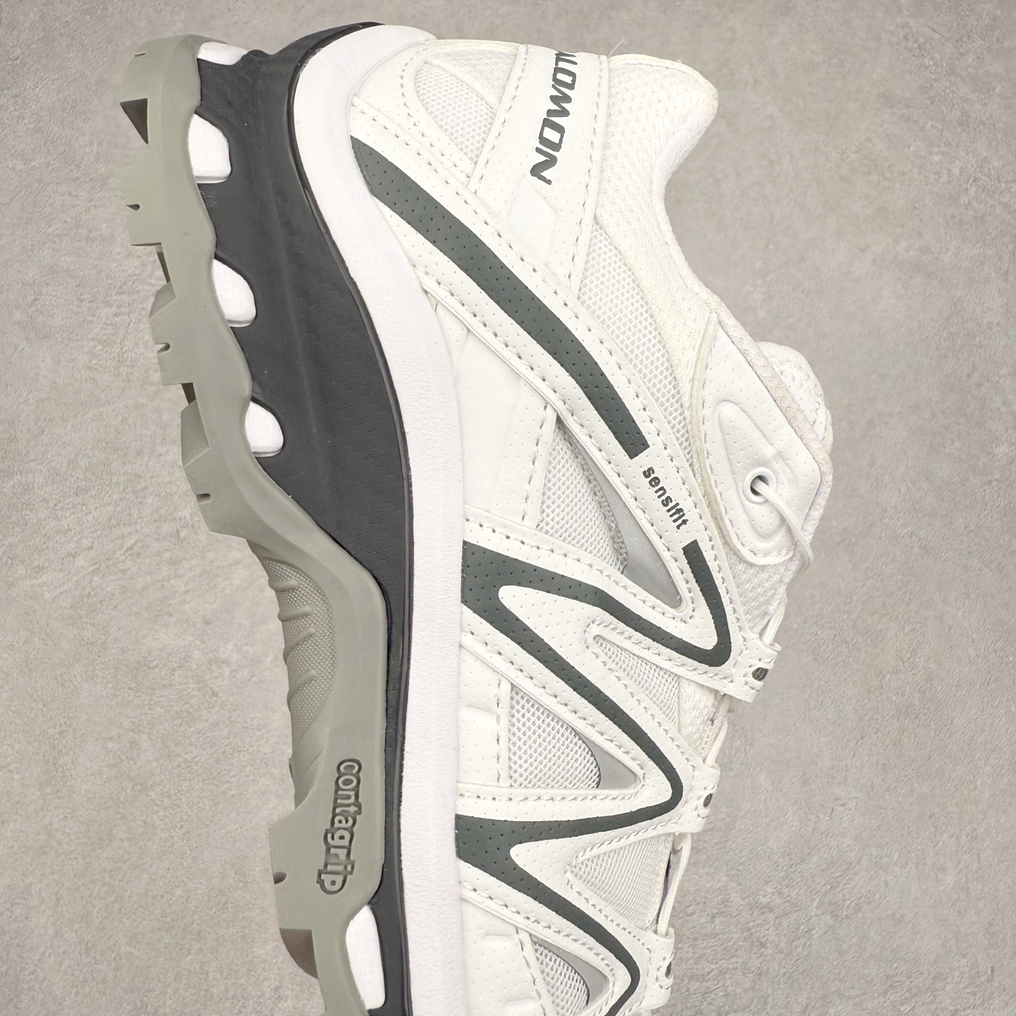 图片[6]-＃TG福利特价️ Salomon XT-QUEST ADV 萨洛蒙潮流越野机能户外功能鞋 纯原外贸平台特供订单 耗时半年巨作 全套原纸板楦头开发 原厂特供网布配套加持 确保原汁原味 完美呈现版型 原档数据独家私模五层组合大底 男女鞋同步官方开发至46.5 原装Ortholite轻量化鞋垫 中底布带钢印编号 原厂TPU锁扣 进口港宝加持 后跟自然饱满 还原公司包裹性 基于 SALOMON 初代 XT 鞋身造型并搭载 4D ADVANCED CHASSIS™ 大底打造而成 为这款 XT-QUEST 带来了多项足部控制与保护等功能性 如在运动过程中控制左右晃动的过程而提高稳定性、改善长途越野过程中足中到足尖的过渡、提高感知岩石的精确度以抵抗尖锐物体对脚底的伤害以及采用动态缓冲来增强穿着舒适感 从而减轻疲劳感 使 XT-QUEST 成为一双舒适且安全的户外之履 尺码：36 36.5 37.5 38 38.5 39 40 40.5 41 42 42.5 43 44 44.5 45-选品中心