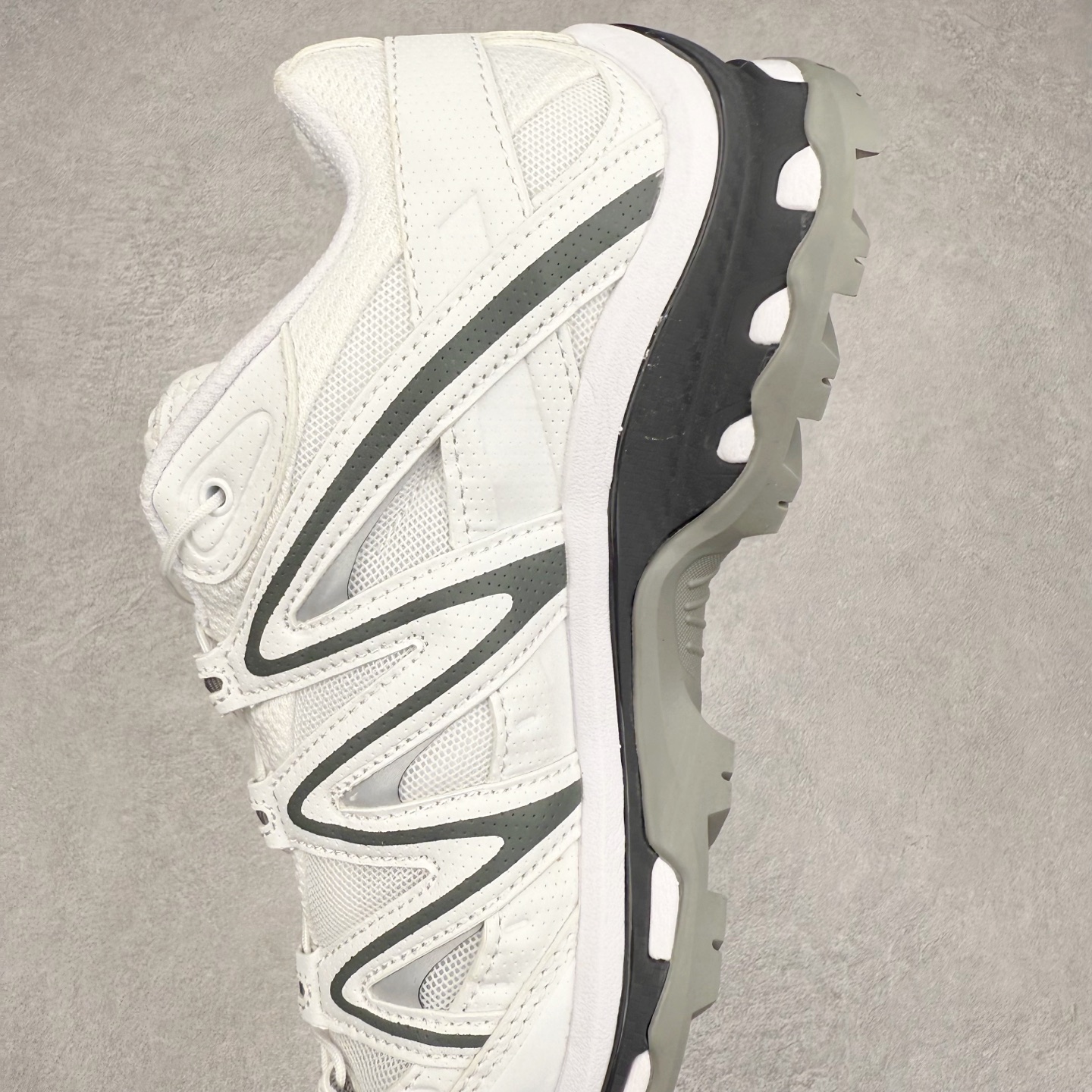 图片[7]-＃TG福利特价️ Salomon XT-QUEST ADV 萨洛蒙潮流越野机能户外功能鞋 纯原外贸平台特供订单 耗时半年巨作 全套原纸板楦头开发 原厂特供网布配套加持 确保原汁原味 完美呈现版型 原档数据独家私模五层组合大底 男女鞋同步官方开发至46.5 原装Ortholite轻量化鞋垫 中底布带钢印编号 原厂TPU锁扣 进口港宝加持 后跟自然饱满 还原公司包裹性 基于 SALOMON 初代 XT 鞋身造型并搭载 4D ADVANCED CHASSIS™ 大底打造而成 为这款 XT-QUEST 带来了多项足部控制与保护等功能性 如在运动过程中控制左右晃动的过程而提高稳定性、改善长途越野过程中足中到足尖的过渡、提高感知岩石的精确度以抵抗尖锐物体对脚底的伤害以及采用动态缓冲来增强穿着舒适感 从而减轻疲劳感 使 XT-QUEST 成为一双舒适且安全的户外之履 尺码：36 36.5 37.5 38 38.5 39 40 40.5 41 42 42.5 43 44 44.5 45-选品中心