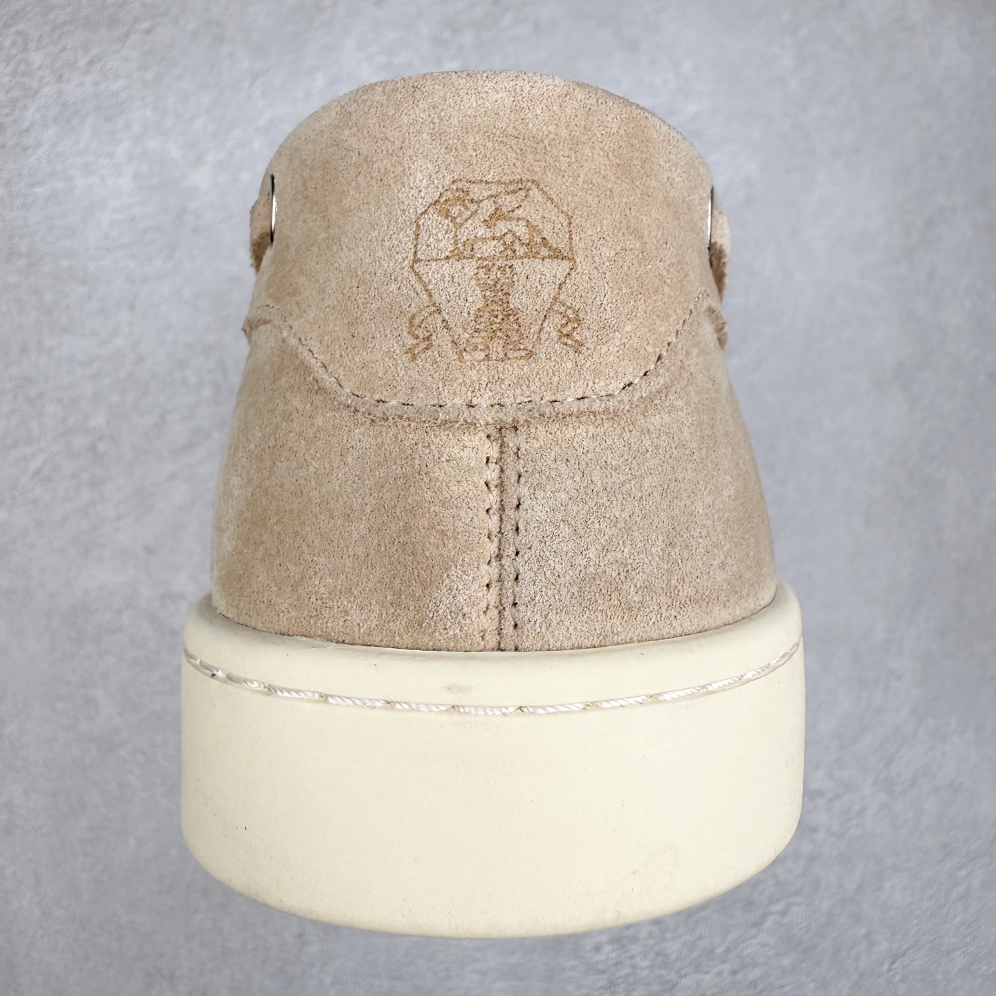 图片[8]-Brunello Cucinelli 小牛皮套脚圆头乐福鞋 Brunello Cucinelli是来自意大利的世界顶级奢侈品牌，被誉为低调奢华的“山羊绒之王”和“服装界真正的奢侈品”。很多人都知道羊绒Cashmere顶级、昂贵，一穿就脱不下来，还很容易和其他衣服相互搭配，但是，再也没有比Brunello Cucinelli 这个品牌更懂得把顶级的羊绒面料设计出一种“低调的奢华”的风格。尺码：37 38 39 40 41 42 43 44 45 46-选品中心