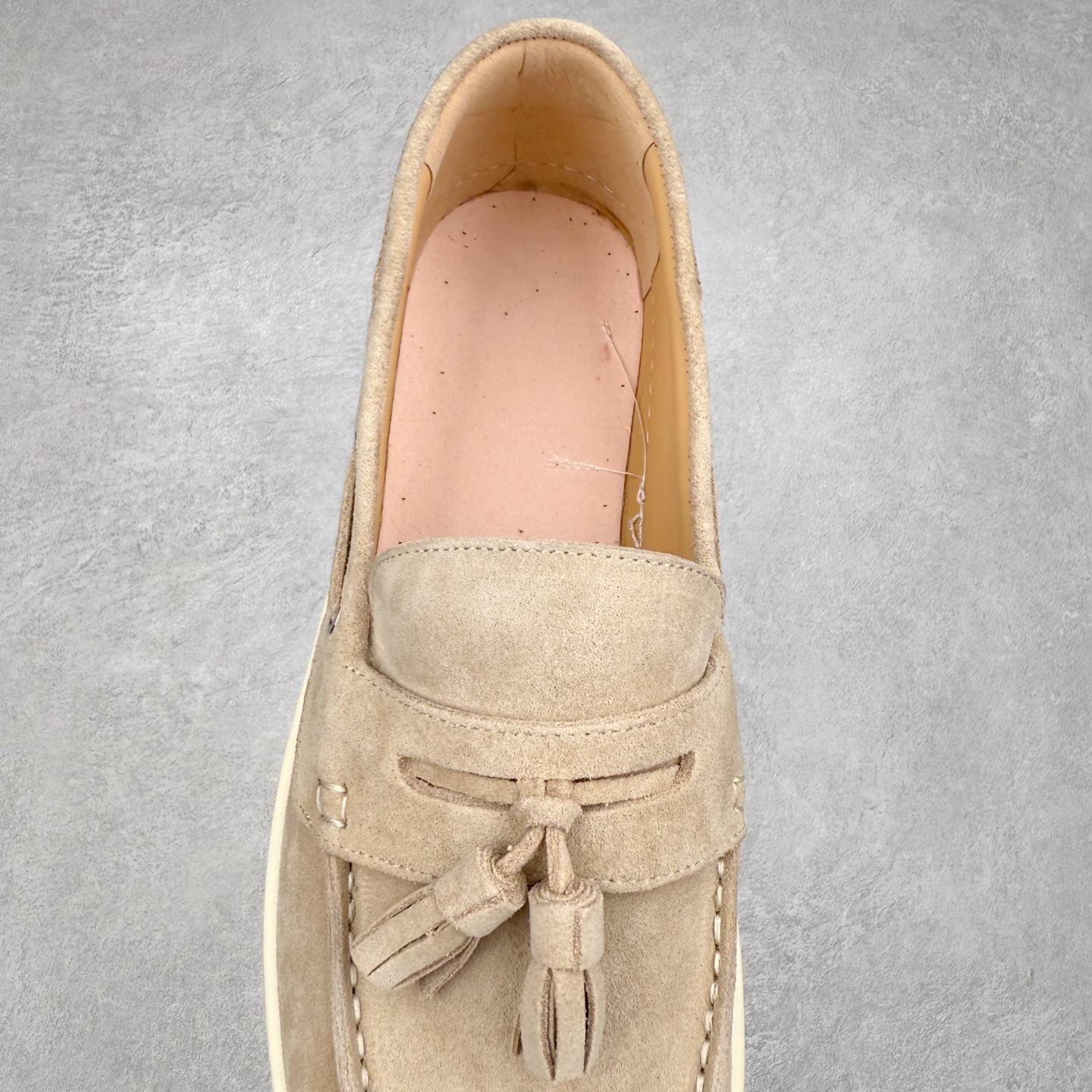 图片[5]-Brunello Cucinelli 小牛皮套脚圆头乐福鞋 Brunello Cucinelli是来自意大利的世界顶级奢侈品牌，被誉为低调奢华的“山羊绒之王”和“服装界真正的奢侈品”。很多人都知道羊绒Cashmere顶级、昂贵，一穿就脱不下来，还很容易和其他衣服相互搭配，但是，再也没有比Brunello Cucinelli 这个品牌更懂得把顶级的羊绒面料设计出一种“低调的奢华”的风格。尺码：37 38 39 40 41 42 43 44 45 46-选品中心