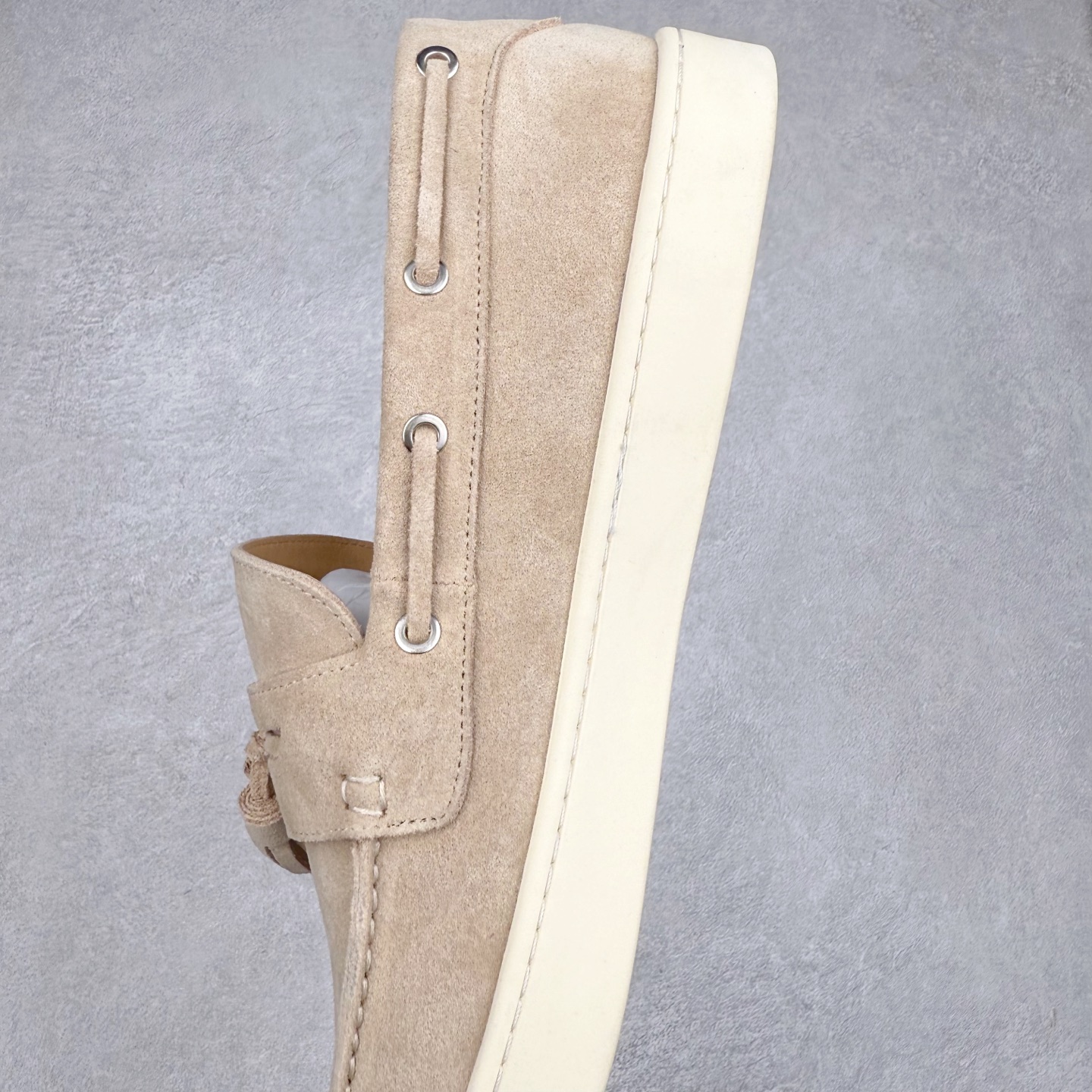 图片[7]-Brunello Cucinelli 小牛皮套脚圆头乐福鞋 Brunello Cucinelli是来自意大利的世界顶级奢侈品牌，被誉为低调奢华的“山羊绒之王”和“服装界真正的奢侈品”。很多人都知道羊绒Cashmere顶级、昂贵，一穿就脱不下来，还很容易和其他衣服相互搭配，但是，再也没有比Brunello Cucinelli 这个品牌更懂得把顶级的羊绒面料设计出一种“低调的奢华”的风格。尺码：37 38 39 40 41 42 43 44 45 46-选品中心