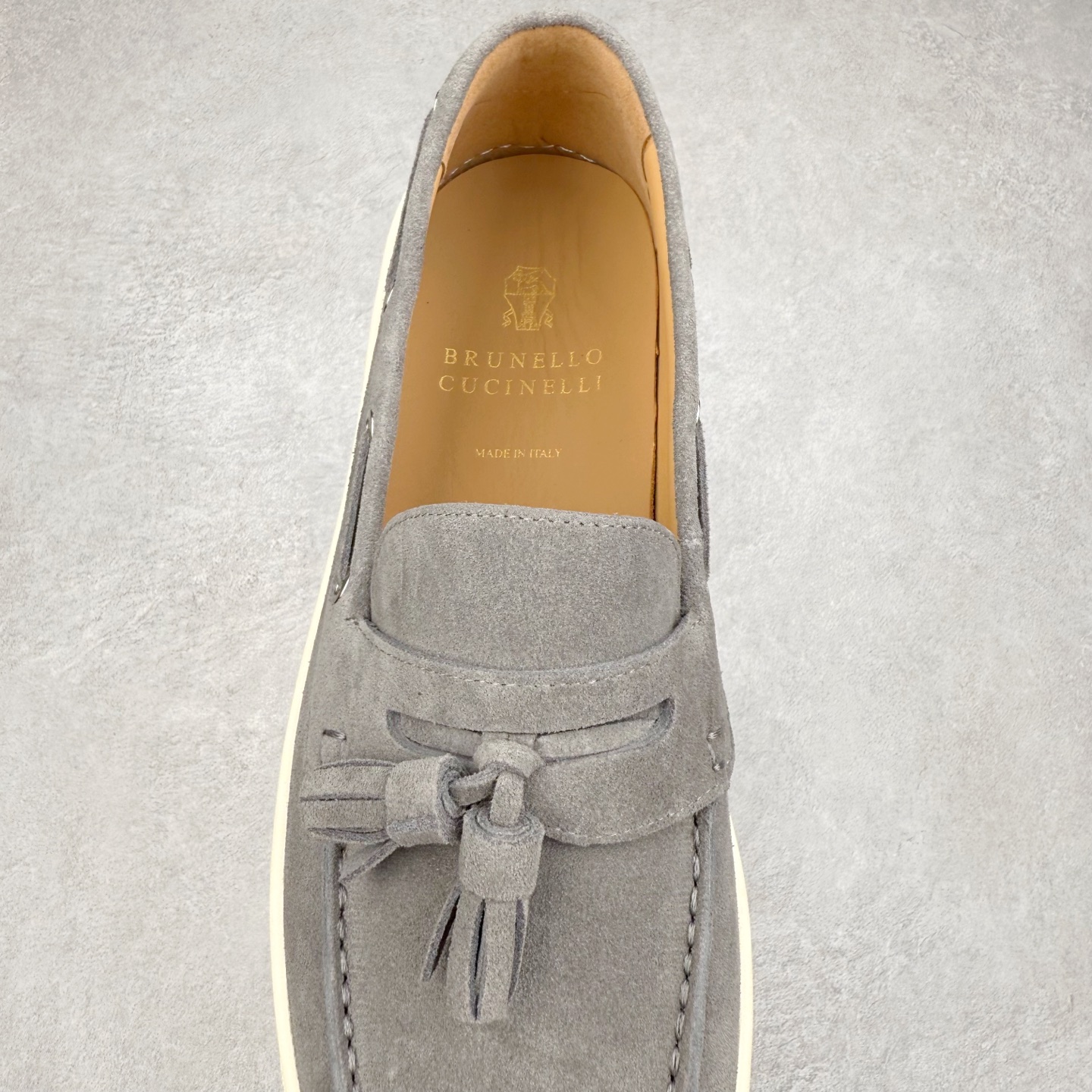 图片[5]-Brunello Cucinelli 小牛皮套脚圆头乐福鞋 Brunello Cucinelli是来自意大利的世界顶级奢侈品牌，被誉为低调奢华的“山羊绒之王”和“服装界真正的奢侈品”。很多人都知道羊绒Cashmere顶级、昂贵，一穿就脱不下来，还很容易和其他衣服相互搭配，但是，再也没有比Brunello Cucinelli 这个品牌更懂得把顶级的羊绒面料设计出一种“低调的奢华”的风格。尺码：37 38 39 40 41 42 43 44 45 46-选品中心