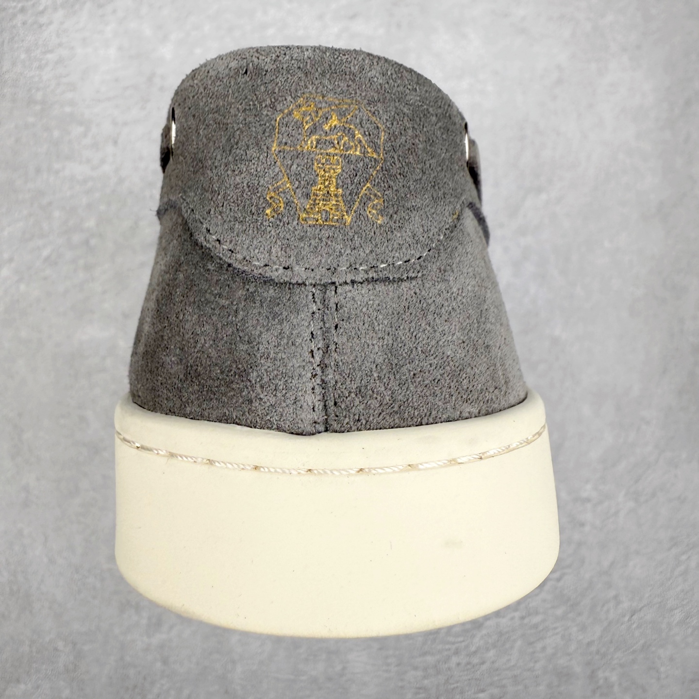 图片[8]-Brunello Cucinelli 小牛皮套脚圆头乐福鞋 Brunello Cucinelli是来自意大利的世界顶级奢侈品牌，被誉为低调奢华的“山羊绒之王”和“服装界真正的奢侈品”。很多人都知道羊绒Cashmere顶级、昂贵，一穿就脱不下来，还很容易和其他衣服相互搭配，但是，再也没有比Brunello Cucinelli 这个品牌更懂得把顶级的羊绒面料设计出一种“低调的奢华”的风格。尺码：37 38 39 40 41 42 43 44 45 46-选品中心