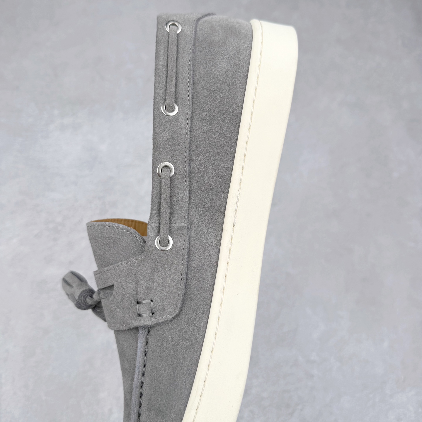 图片[7]-Brunello Cucinelli 小牛皮套脚圆头乐福鞋 Brunello Cucinelli是来自意大利的世界顶级奢侈品牌，被誉为低调奢华的“山羊绒之王”和“服装界真正的奢侈品”。很多人都知道羊绒Cashmere顶级、昂贵，一穿就脱不下来，还很容易和其他衣服相互搭配，但是，再也没有比Brunello Cucinelli 这个品牌更懂得把顶级的羊绒面料设计出一种“低调的奢华”的风格。尺码：37 38 39 40 41 42 43 44 45 46-选品中心