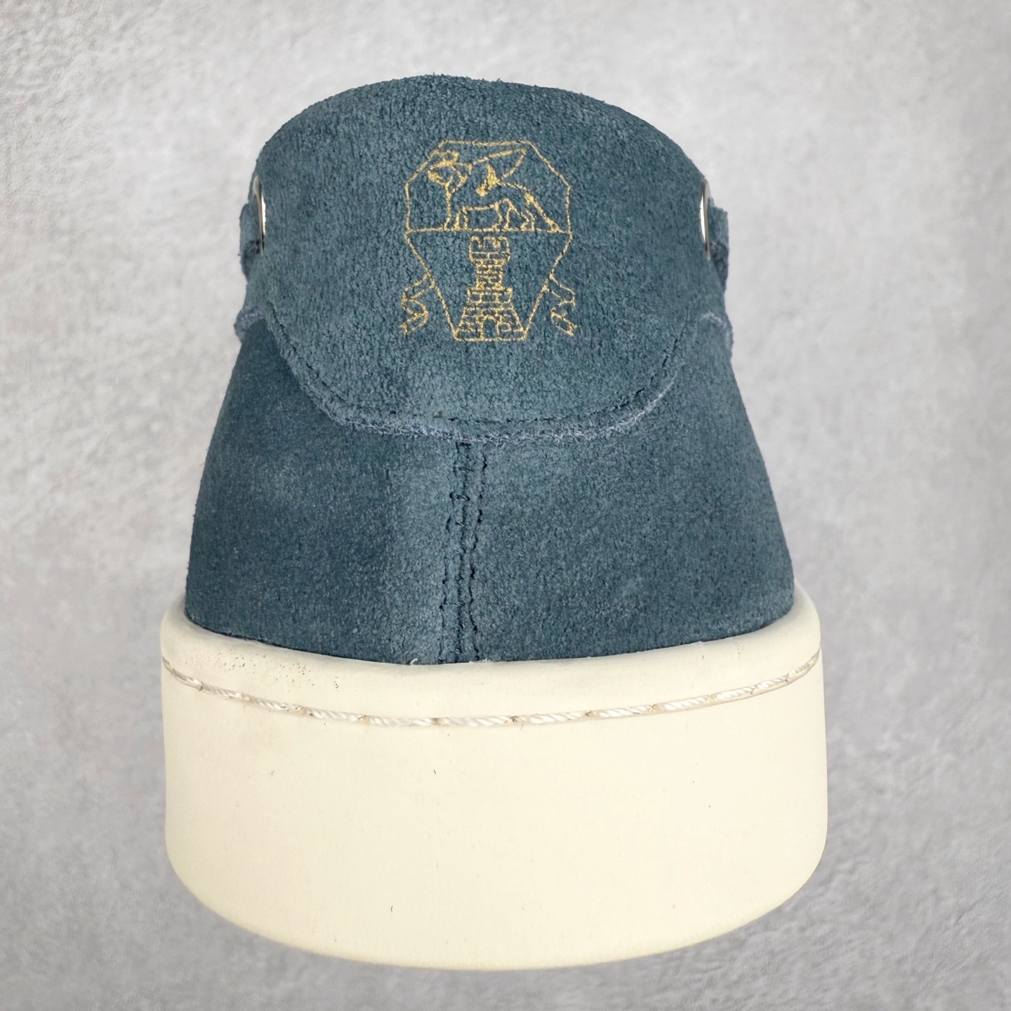 图片[8]-Brunello Cucinelli 小牛皮套脚圆头乐福鞋 Brunello Cucinelli是来自意大利的世界顶级奢侈品牌，被誉为低调奢华的“山羊绒之王”和“服装界真正的奢侈品”。很多人都知道羊绒Cashmere顶级、昂贵，一穿就脱不下来，还很容易和其他衣服相互搭配，但是，再也没有比Brunello Cucinelli 这个品牌更懂得把顶级的羊绒面料设计出一种“低调的奢华”的风格。尺码：37 38 39 40 41 42 43 44 45 46-选品中心