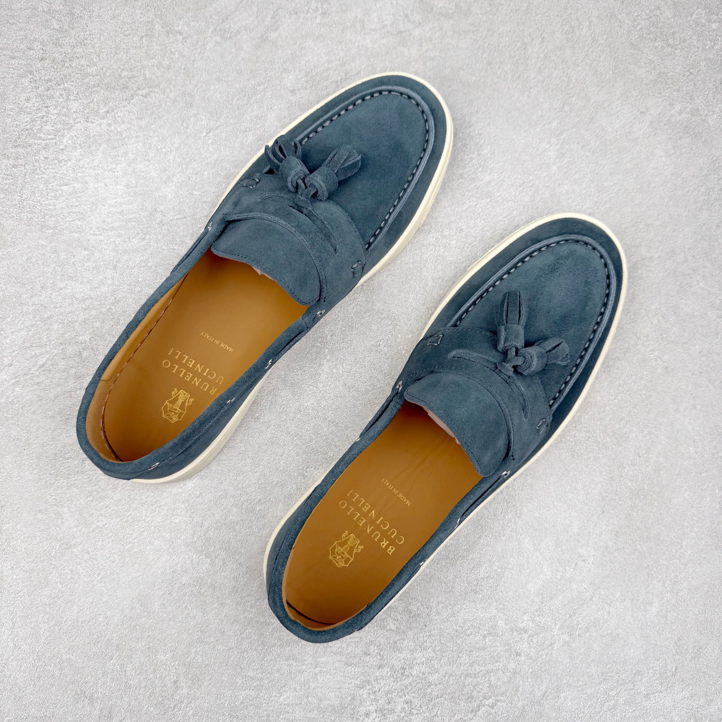 图片[3]-Brunello Cucinelli 小牛皮套脚圆头乐福鞋 Brunello Cucinelli是来自意大利的世界顶级奢侈品牌，被誉为低调奢华的“山羊绒之王”和“服装界真正的奢侈品”。很多人都知道羊绒Cashmere顶级、昂贵，一穿就脱不下来，还很容易和其他衣服相互搭配，但是，再也没有比Brunello Cucinelli 这个品牌更懂得把顶级的羊绒面料设计出一种“低调的奢华”的风格。尺码：37 38 39 40 41 42 43 44 45 46-选品中心