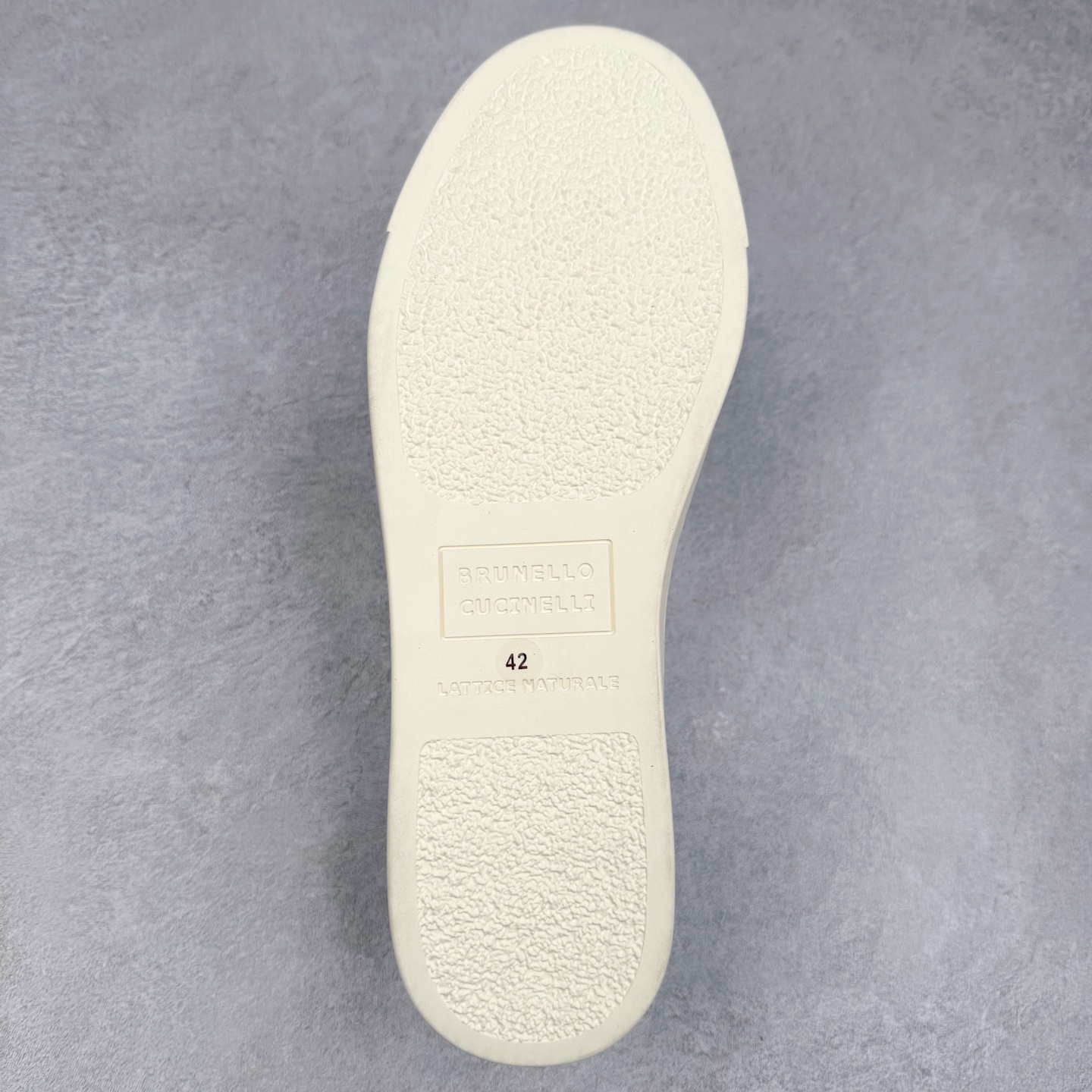 图片[9]-Brunello Cucinelli 小牛皮套脚圆头乐福鞋 Brunello Cucinelli是来自意大利的世界顶级奢侈品牌，被誉为低调奢华的“山羊绒之王”和“服装界真正的奢侈品”。很多人都知道羊绒Cashmere顶级、昂贵，一穿就脱不下来，还很容易和其他衣服相互搭配，但是，再也没有比Brunello Cucinelli 这个品牌更懂得把顶级的羊绒面料设计出一种“低调的奢华”的风格。尺码：37 38 39 40 41 42 43 44 45 46-选品中心