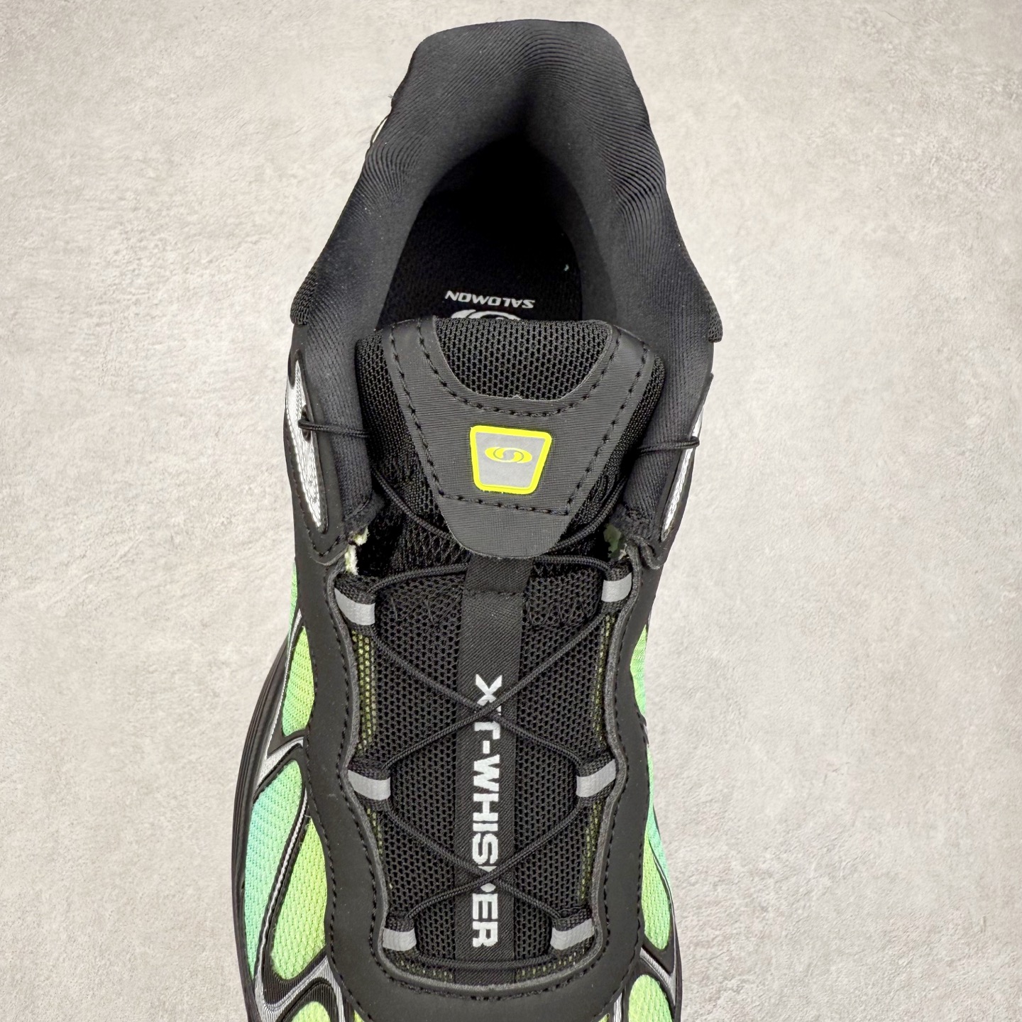 图片[5]-＃HP纯原 SALOMON XT-WHISPER 萨洛蒙圆头防滑耐磨低帮休闲越野训练城市通勤跑步鞋 男女同款 纯原外贸平台特供订单 耗时半年巨作 全套原纸板楦头开发 原厂特供网布配套加持 确保原汁原味 完美呈现版型 原档数据独家私模五层组合大底 男女鞋同步官方开发至46.5 原装Ortholite轻量化鞋垫 中底布带钢印编号 原厂TPU锁扣 进口港宝加持 后跟自然饱满 还原公司包裹性 大网眼材质、金属质感元素以及大量曲线结构线的应用，为 XT-Whisper 此番的回归附上了浓重的千禧年运动鞋的美学氛围，而忠于元年不减配的科技配置——富有质感的材料和流畅波纹状的 Sensifit™ 技术、Salomon 标志性的 Quicklace 快速系带系统以及 Contagrip 鞋底，使得其在性能角度与美学角度都能够满足如今人们对于鞋履的多场景需求。正常尺码：36 36.5 37.5 38 38.5 39 40 40.5 41 42 42.5 43 44 44.5 45 46.5-选品中心