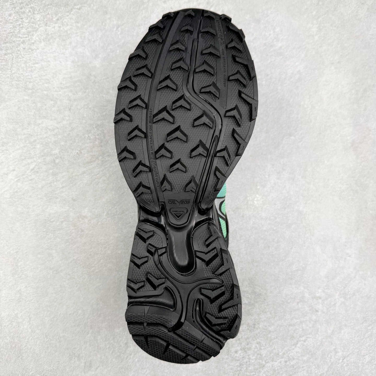 图片[9]-＃HP纯原 SALOMON XT-WHISPER 萨洛蒙圆头防滑耐磨低帮休闲越野训练城市通勤跑步鞋 男女同款 纯原外贸平台特供订单 耗时半年巨作 全套原纸板楦头开发 原厂特供网布配套加持 确保原汁原味 完美呈现版型 原档数据独家私模五层组合大底 男女鞋同步官方开发至46.5 原装Ortholite轻量化鞋垫 中底布带钢印编号 原厂TPU锁扣 进口港宝加持 后跟自然饱满 还原公司包裹性 大网眼材质、金属质感元素以及大量曲线结构线的应用，为 XT-Whisper 此番的回归附上了浓重的千禧年运动鞋的美学氛围，而忠于元年不减配的科技配置——富有质感的材料和流畅波纹状的 Sensifit™ 技术、Salomon 标志性的 Quicklace 快速系带系统以及 Contagrip 鞋底，使得其在性能角度与美学角度都能够满足如今人们对于鞋履的多场景需求。正常尺码：36 36.5 37.5 38 38.5 39 40 40.5 41 42 42.5 43 44 44.5 45 46.5-选品中心