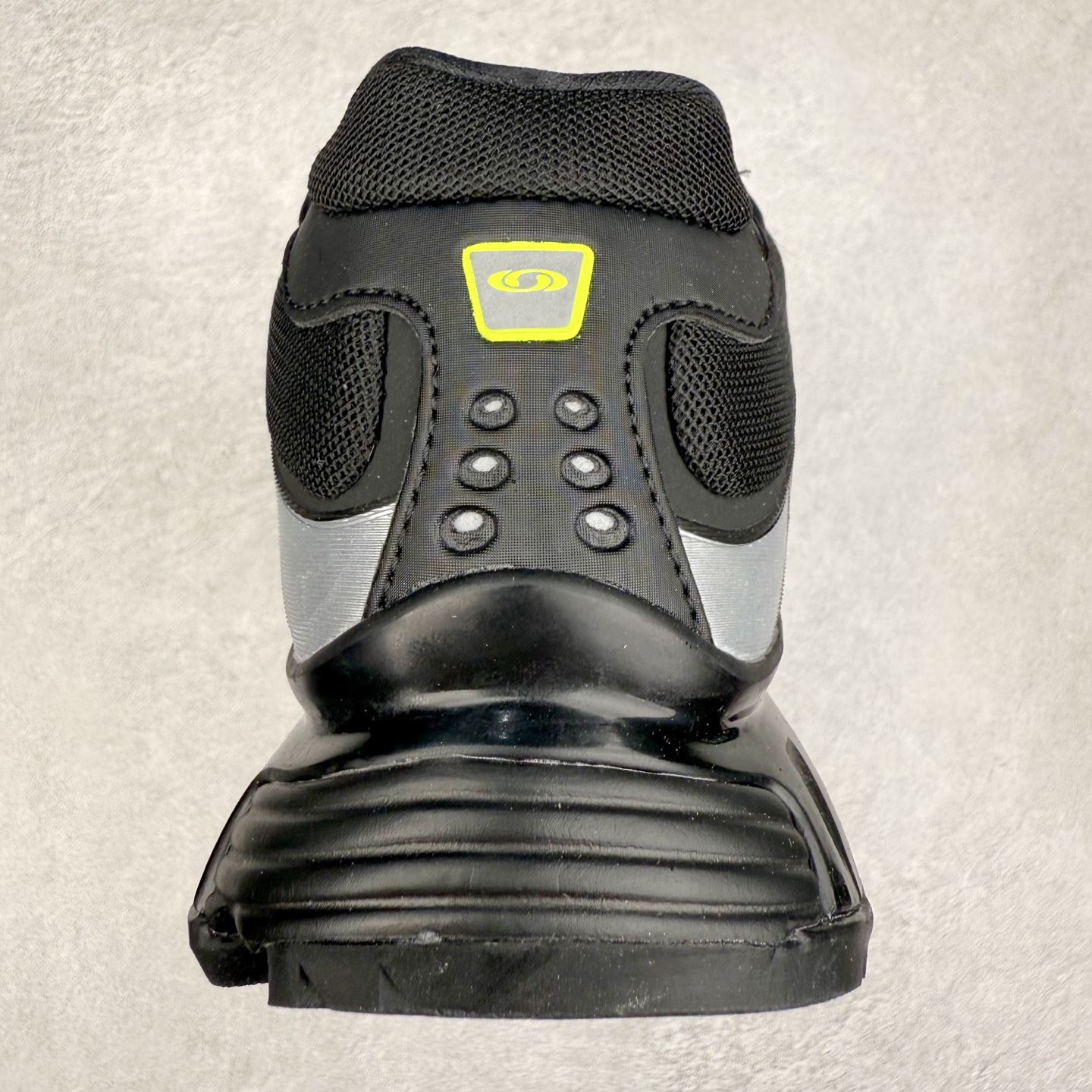 图片[8]-＃HP纯原 SALOMON XT-WHISPER 萨洛蒙圆头防滑耐磨低帮休闲越野训练城市通勤跑步鞋 男女同款 纯原外贸平台特供订单 耗时半年巨作 全套原纸板楦头开发 原厂特供网布配套加持 确保原汁原味 完美呈现版型 原档数据独家私模五层组合大底 男女鞋同步官方开发至46.5 原装Ortholite轻量化鞋垫 中底布带钢印编号 原厂TPU锁扣 进口港宝加持 后跟自然饱满 还原公司包裹性 大网眼材质、金属质感元素以及大量曲线结构线的应用，为 XT-Whisper 此番的回归附上了浓重的千禧年运动鞋的美学氛围，而忠于元年不减配的科技配置——富有质感的材料和流畅波纹状的 Sensifit™ 技术、Salomon 标志性的 Quicklace 快速系带系统以及 Contagrip 鞋底，使得其在性能角度与美学角度都能够满足如今人们对于鞋履的多场景需求。正常尺码：36 36.5 37.5 38 38.5 39 40 40.5 41 42 42.5 43 44 44.5 45 46.5-选品中心