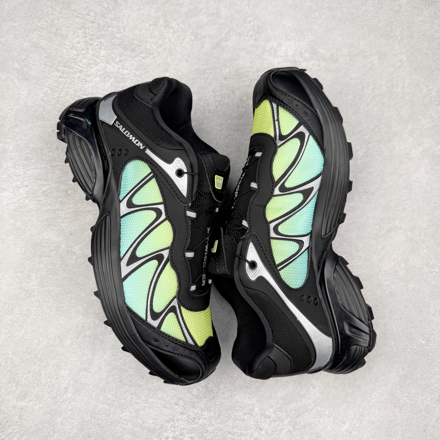 图片[3]-＃HP纯原 SALOMON XT-WHISPER 萨洛蒙圆头防滑耐磨低帮休闲越野训练城市通勤跑步鞋 男女同款 纯原外贸平台特供订单 耗时半年巨作 全套原纸板楦头开发 原厂特供网布配套加持 确保原汁原味 完美呈现版型 原档数据独家私模五层组合大底 男女鞋同步官方开发至46.5 原装Ortholite轻量化鞋垫 中底布带钢印编号 原厂TPU锁扣 进口港宝加持 后跟自然饱满 还原公司包裹性 大网眼材质、金属质感元素以及大量曲线结构线的应用，为 XT-Whisper 此番的回归附上了浓重的千禧年运动鞋的美学氛围，而忠于元年不减配的科技配置——富有质感的材料和流畅波纹状的 Sensifit™ 技术、Salomon 标志性的 Quicklace 快速系带系统以及 Contagrip 鞋底，使得其在性能角度与美学角度都能够满足如今人们对于鞋履的多场景需求。正常尺码：36 36.5 37.5 38 38.5 39 40 40.5 41 42 42.5 43 44 44.5 45 46.5-选品中心