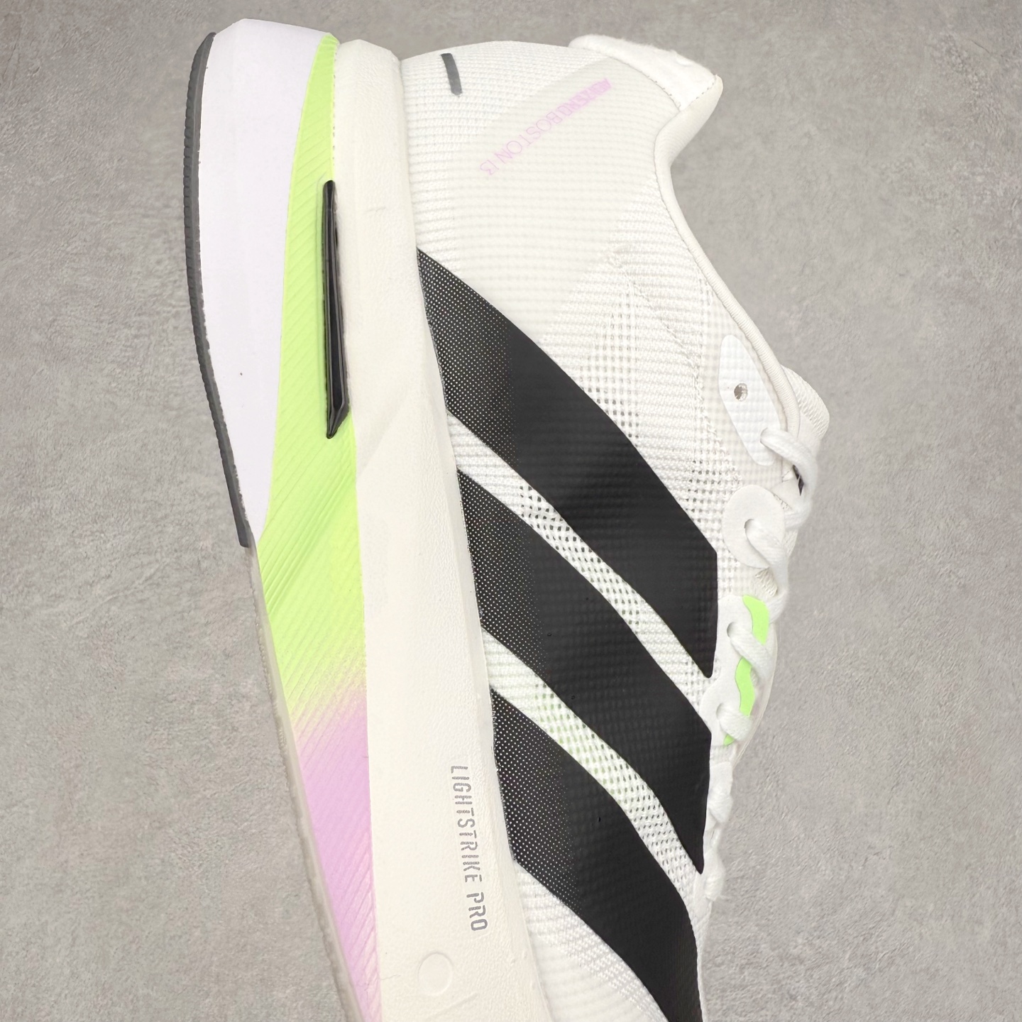 图片[6]-AD Adizero Boston 13 夏季透气网眼竞速跑鞋 JP7149 融合Lightstrike和Lightstrike Pro技术 采用乙烯/乙酸乙烯酯(EVA)材质 打造舒适中底 含ENERGYROD能量碳柱 旨在为步伐添活力 尺码：36 36.5 37 38 38.5 39 40 40.5 41 42 42.5 43 44 44.5 45-选品中心