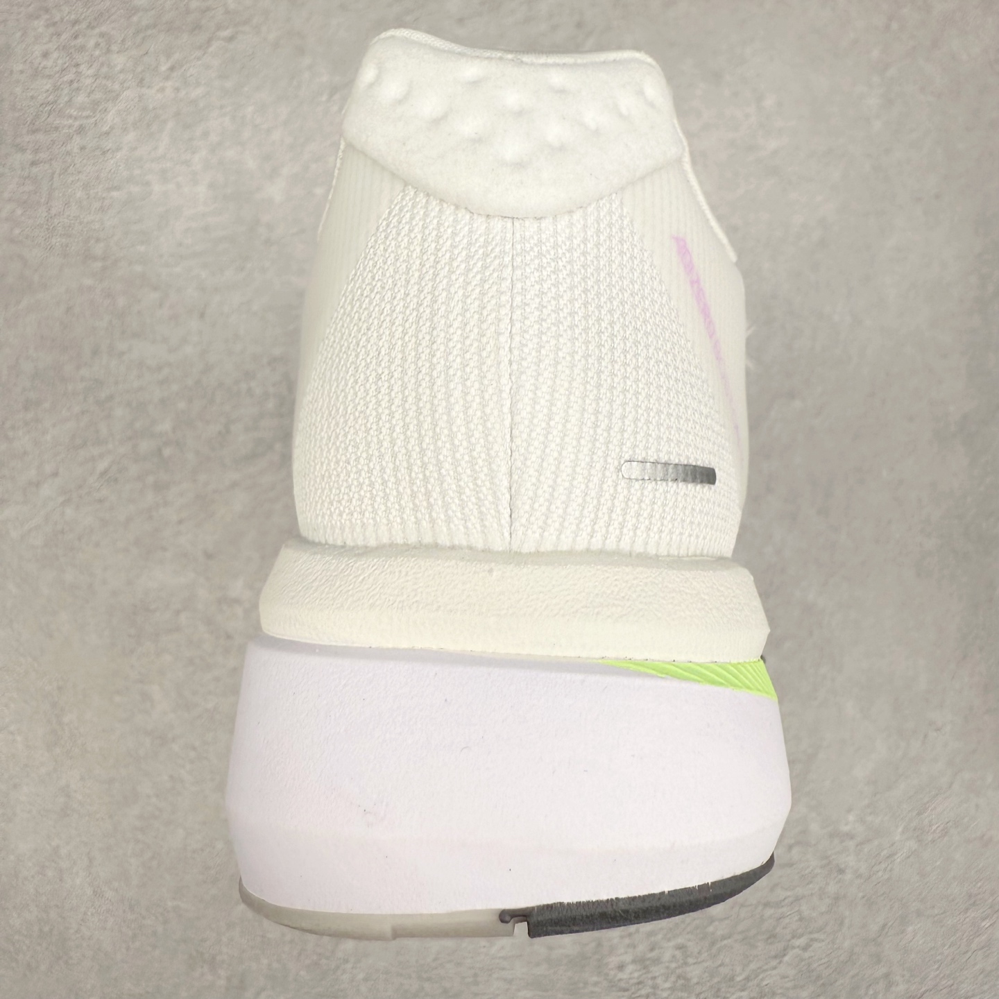 图片[8]-AD Adizero Boston 13 夏季透气网眼竞速跑鞋 JP7149 融合Lightstrike和Lightstrike Pro技术 采用乙烯/乙酸乙烯酯(EVA)材质 打造舒适中底 含ENERGYROD能量碳柱 旨在为步伐添活力 尺码：36 36.5 37 38 38.5 39 40 40.5 41 42 42.5 43 44 44.5 45-选品中心