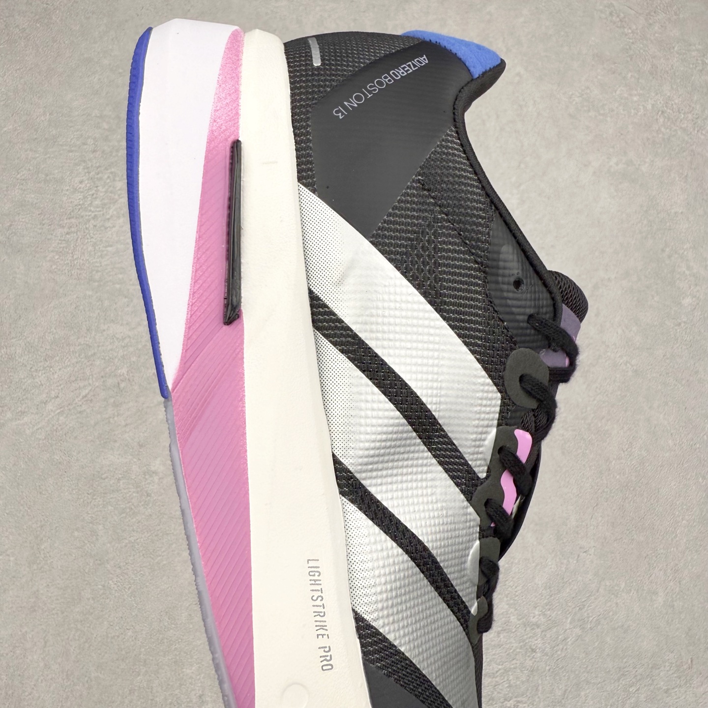 图片[6]-AD Adizero Boston 13 夏季透气网眼竞速跑鞋 JS4950 融合Lightstrike和Lightstrike Pro技术 采用乙烯/乙酸乙烯酯(EVA)材质 打造舒适中底 含ENERGYROD能量碳柱 旨在为步伐添活力 尺码：36 36.5 37 38 38.5 39 40 40.5 41 42 42.5 43 44 44.5 45-选品中心