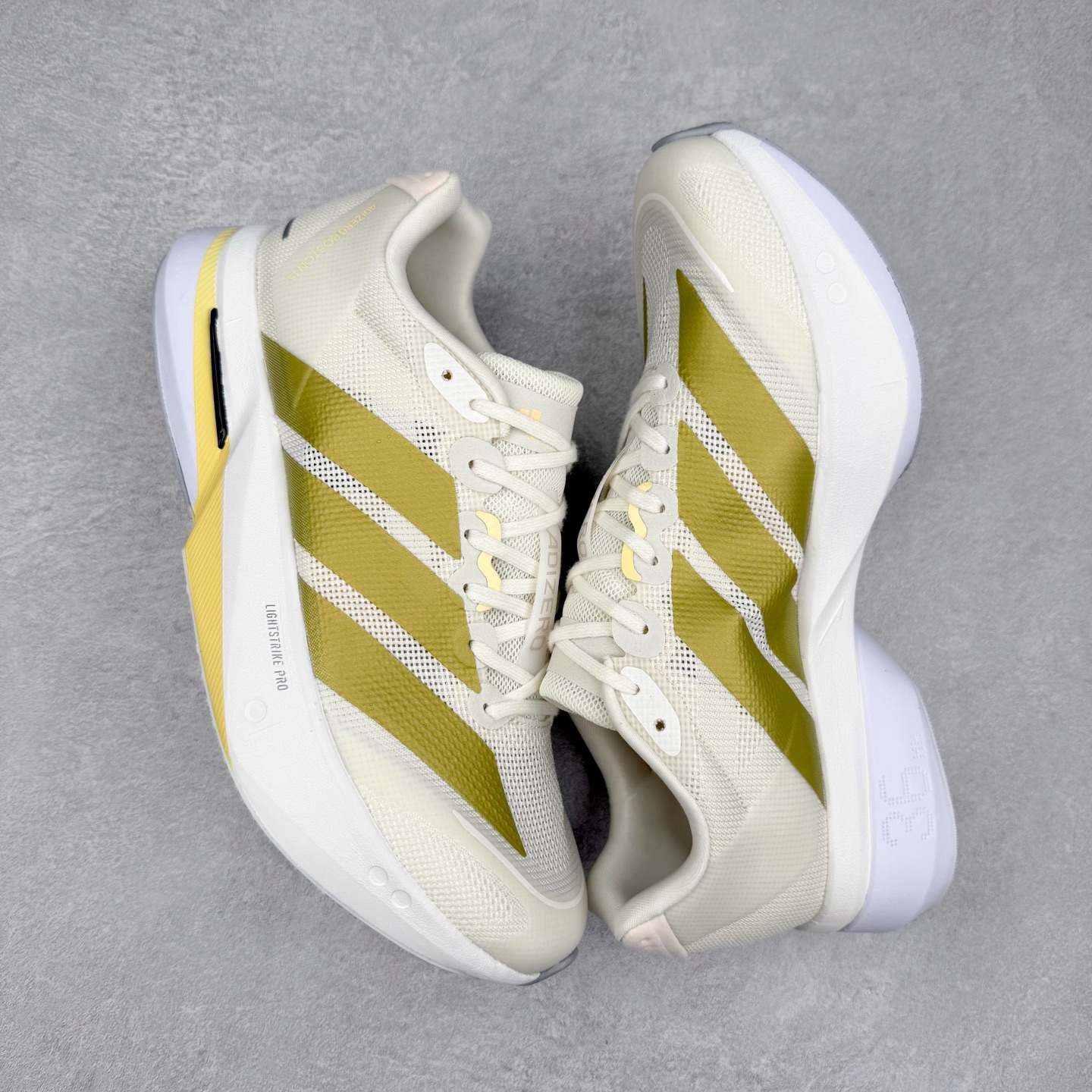 图片[3]-AD Adizero Boston 13 夏季透气网眼竞速跑鞋 JS4952 融合Lightstrike和Lightstrike Pro技术 采用乙烯/乙酸乙烯酯(EVA)材质 打造舒适中底 含ENERGYROD能量碳柱 旨在为步伐添活力 尺码：36 36.5 37 38 38.5 39 40 40.5 41 42 42.5 43 44 44.5 45-选品中心