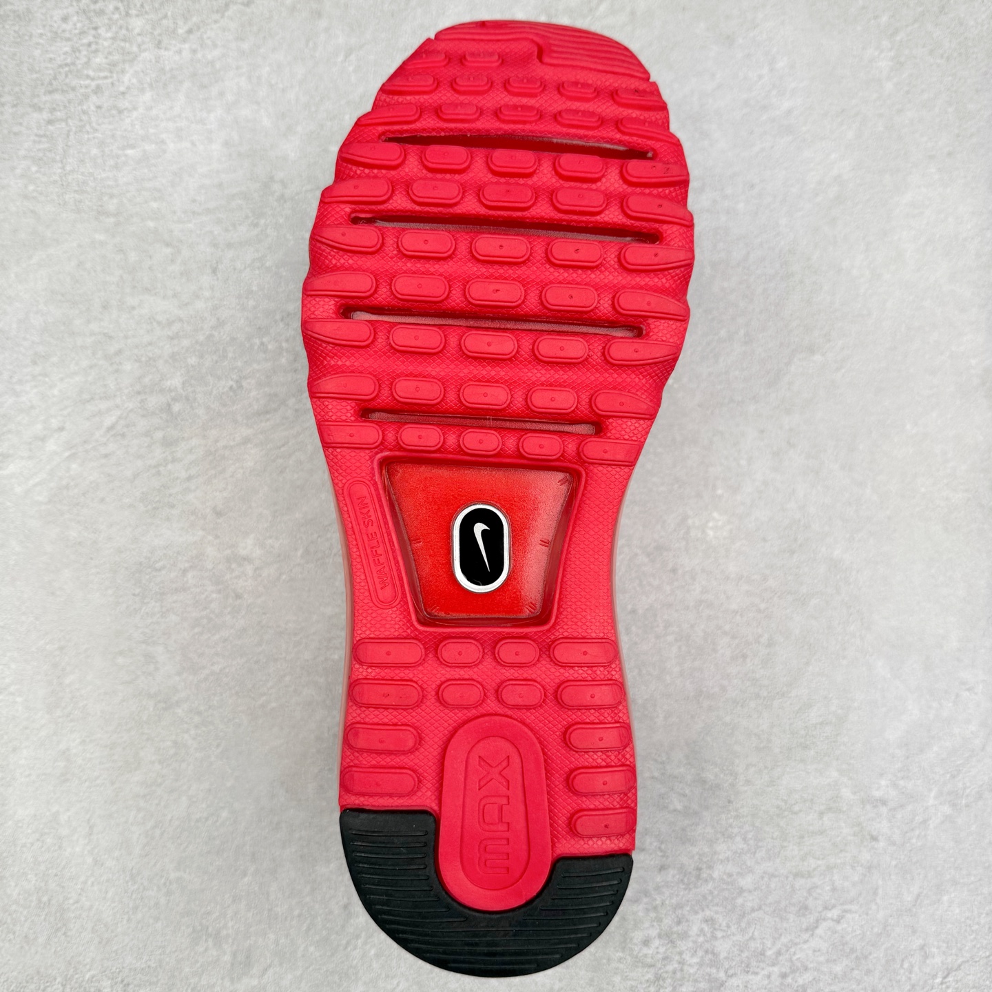 图片[9]-NK Air Max 2013 经典舒适时尚耐磨透气低帮气垫跑步鞋 554886-600 携时尚设计闪亮回归 出众有型 采用网眼布细节和运动风无缝覆面 助你保持清爽感受 塑就焕新造型 经典 Flywire 设计搭配经典全掌型 Max Air 缓震配置 缔造出众舒适感和支撑效果实拍调校N版已经零色差零失真 百分百还原实物色彩所见即所得 不存在货不对板色差等低级问题 选购参考实物拍摄 不混卖不参货 只用心做好货严格选品 承诺混一赔十 尺码：36 36.5 37.5 38 38.5 39 40 40.5 41 42 42.5 43 44 44.5 45 46-选品中心