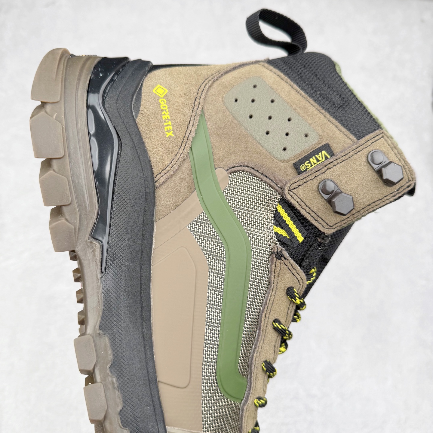 图片[6]-Vans UltraRange Exo Hi Gore-tex Mte-3 万斯经典百搭休闲高帮板鞋户外靴 实拍调校N版已经零色差零失真 百分百还原实物色彩所见即所得 不存在货不对板色差等低级问题 选购参考实物拍摄 不混卖不参货 只用心做好货严格选品 承诺混一赔十 尺码：36 36.5 37.5 38 38.5 39 40 40.5 41 42 42.5 43 44 44.5 45 46-选品中心