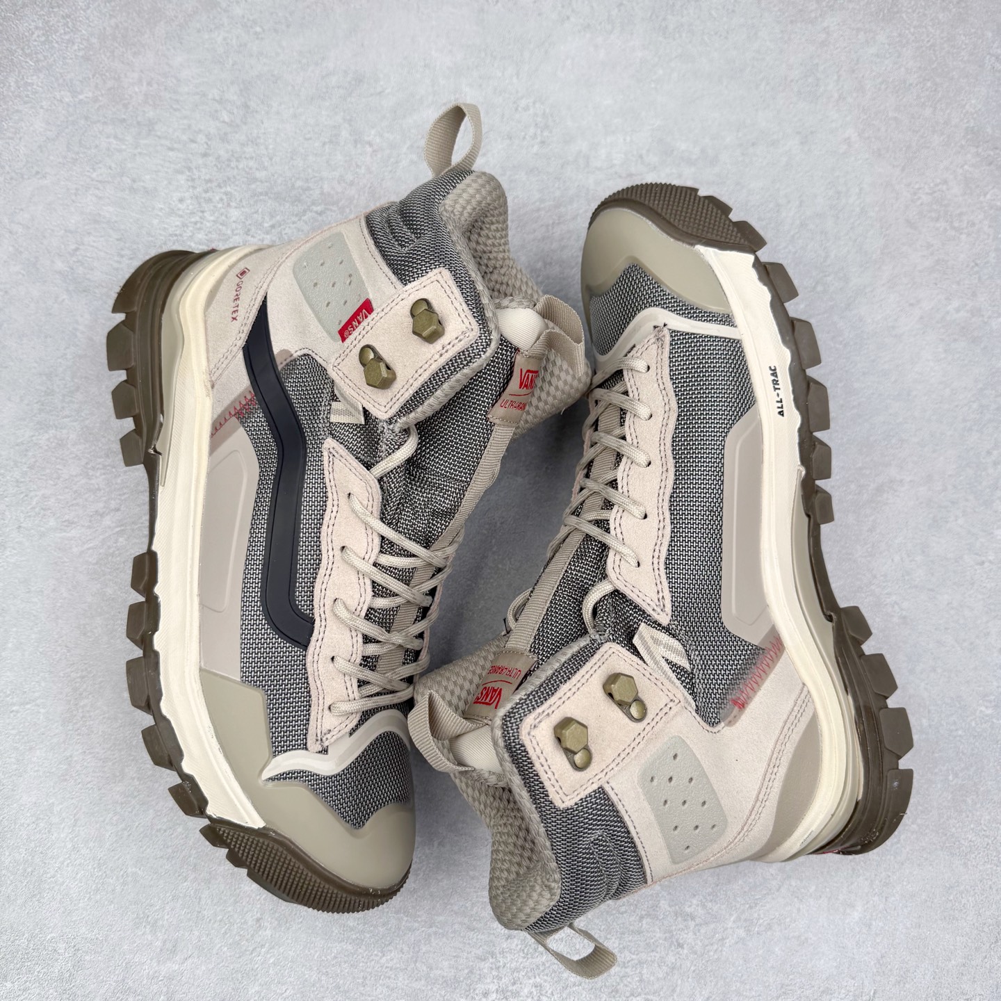 图片[3]-Vans UltraRange Exo Hi Gore-tex Mte-3 万斯经典百搭休闲高帮板鞋户外靴 实拍调校N版已经零色差零失真 百分百还原实物色彩所见即所得 不存在货不对板色差等低级问题 选购参考实物拍摄 不混卖不参货 只用心做好货严格选品 承诺混一赔十 尺码：36 36.5 37.5 38 38.5 39 40 40.5 41 42 42.5 43 44 44.5 45 46-选品中心