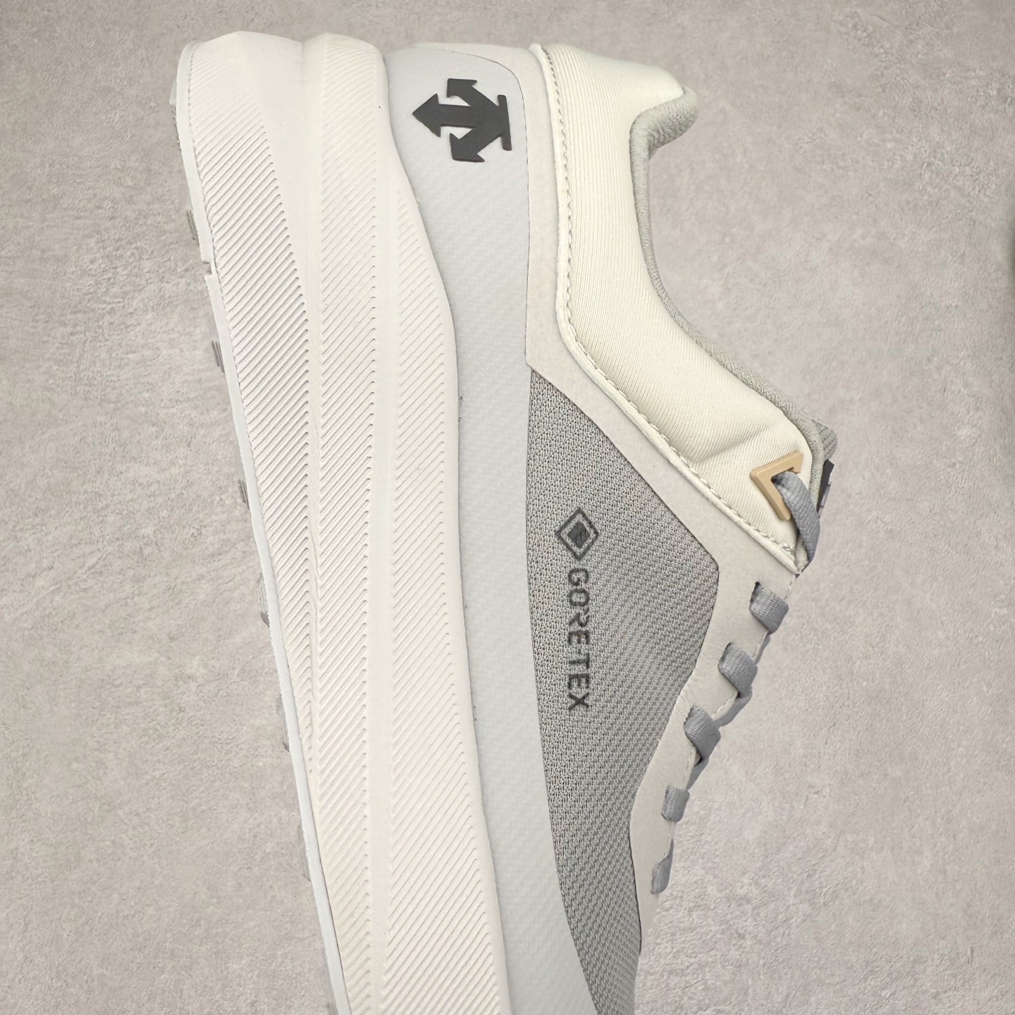 图片[6]-DESCENTE Dualis 迪桑特防水户外耐磨低帮生活休闲徒步登山鞋 DESCENTE（迪桑特）创立于1935年，品牌名取自法语词汇，意为“滑降”。品牌箭头标识代表滑雪的三种技术“高速直线滑行”、“穿越”和“侧滑”，也寓意品牌在打造高端专业运动产品中不断追求完美的创新精神，致力于成为中国高端专业滑雪、综训、女子、铁人三项、高尔夫的第一品牌。尺码：39 40 41 42 43 44 45-选品中心