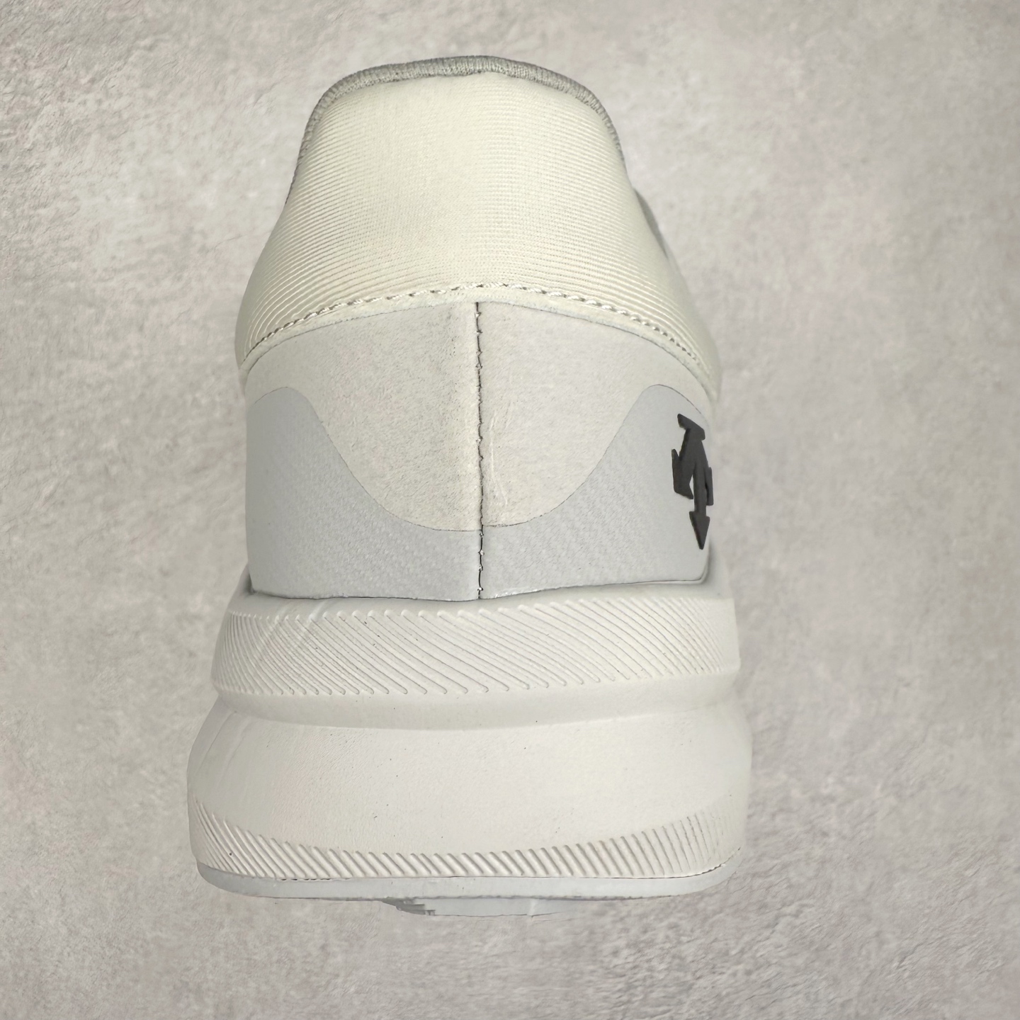 图片[8]-DESCENTE Dualis 迪桑特防水户外耐磨低帮生活休闲徒步登山鞋 DESCENTE（迪桑特）创立于1935年，品牌名取自法语词汇，意为“滑降”。品牌箭头标识代表滑雪的三种技术“高速直线滑行”、“穿越”和“侧滑”，也寓意品牌在打造高端专业运动产品中不断追求完美的创新精神，致力于成为中国高端专业滑雪、综训、女子、铁人三项、高尔夫的第一品牌。尺码：39 40 41 42 43 44 45-选品中心