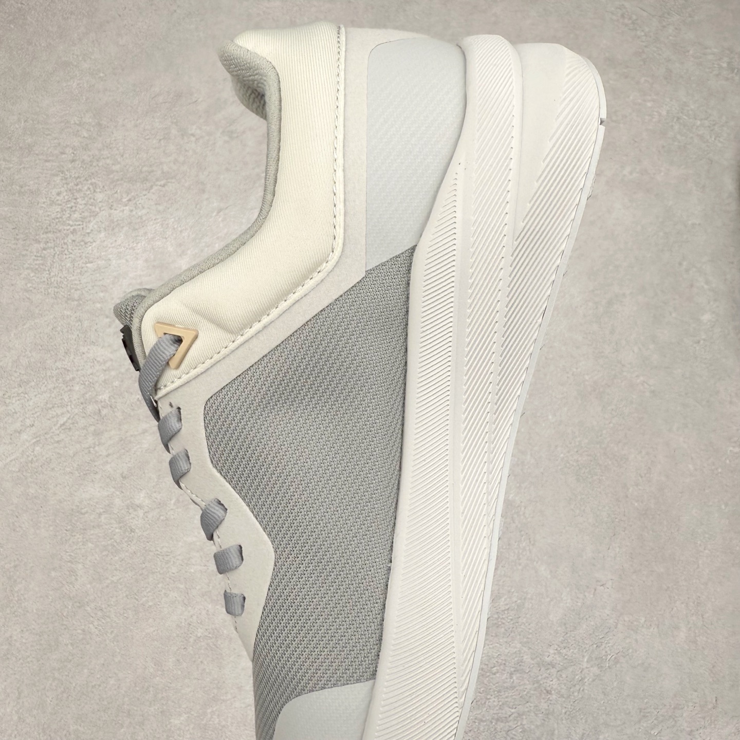 图片[7]-DESCENTE Dualis 迪桑特防水户外耐磨低帮生活休闲徒步登山鞋 DESCENTE（迪桑特）创立于1935年，品牌名取自法语词汇，意为“滑降”。品牌箭头标识代表滑雪的三种技术“高速直线滑行”、“穿越”和“侧滑”，也寓意品牌在打造高端专业运动产品中不断追求完美的创新精神，致力于成为中国高端专业滑雪、综训、女子、铁人三项、高尔夫的第一品牌。尺码：39 40 41 42 43 44 45-选品中心