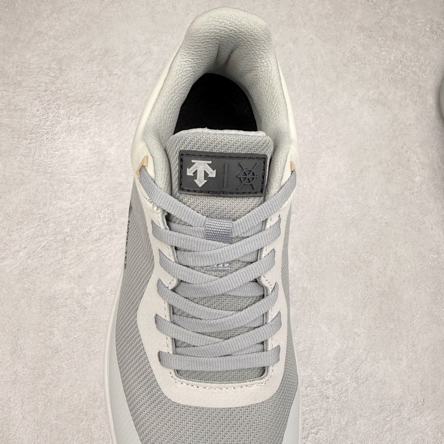 图片[5]-DESCENTE Dualis 迪桑特防水户外耐磨低帮生活休闲徒步登山鞋 DESCENTE（迪桑特）创立于1935年，品牌名取自法语词汇，意为“滑降”。品牌箭头标识代表滑雪的三种技术“高速直线滑行”、“穿越”和“侧滑”，也寓意品牌在打造高端专业运动产品中不断追求完美的创新精神，致力于成为中国高端专业滑雪、综训、女子、铁人三项、高尔夫的第一品牌。尺码：39 40 41 42 43 44 45-选品中心