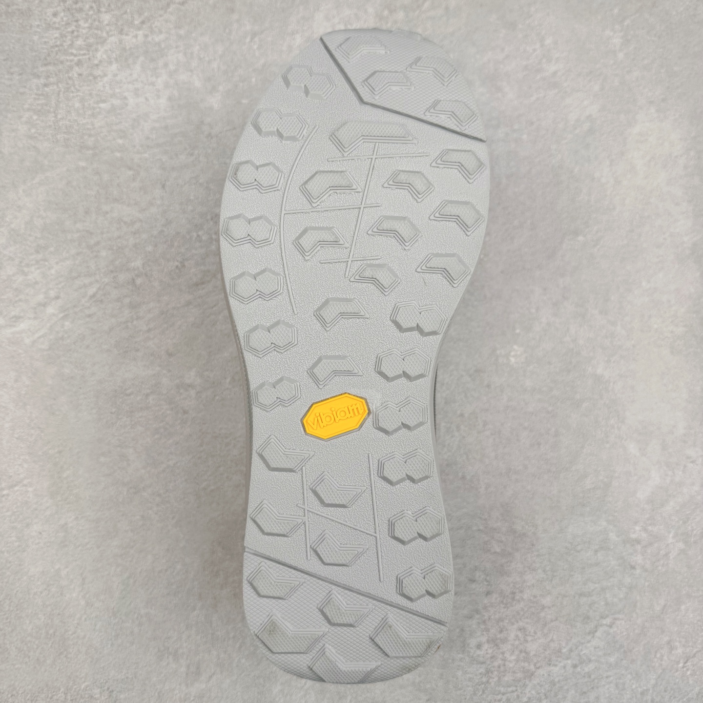 图片[9]-DESCENTE Dualis 迪桑特防水户外耐磨低帮生活休闲徒步登山鞋 DESCENTE（迪桑特）创立于1935年，品牌名取自法语词汇，意为“滑降”。品牌箭头标识代表滑雪的三种技术“高速直线滑行”、“穿越”和“侧滑”，也寓意品牌在打造高端专业运动产品中不断追求完美的创新精神，致力于成为中国高端专业滑雪、综训、女子、铁人三项、高尔夫的第一品牌。尺码：39 40 41 42 43 44 45-选品中心