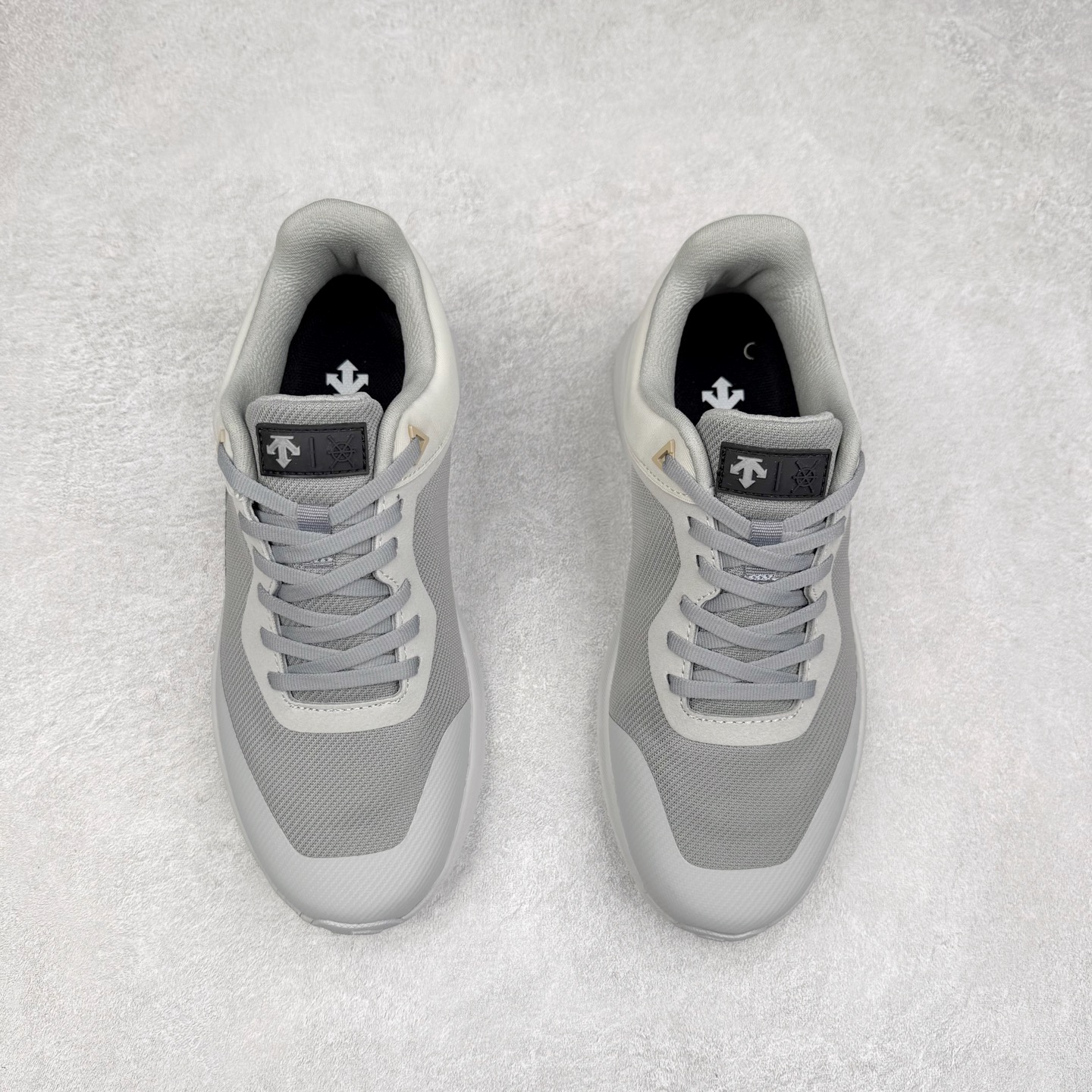 图片[2]-DESCENTE Dualis 迪桑特防水户外耐磨低帮生活休闲徒步登山鞋 DESCENTE（迪桑特）创立于1935年，品牌名取自法语词汇，意为“滑降”。品牌箭头标识代表滑雪的三种技术“高速直线滑行”、“穿越”和“侧滑”，也寓意品牌在打造高端专业运动产品中不断追求完美的创新精神，致力于成为中国高端专业滑雪、综训、女子、铁人三项、高尔夫的第一品牌。尺码：39 40 41 42 43 44 45-选品中心