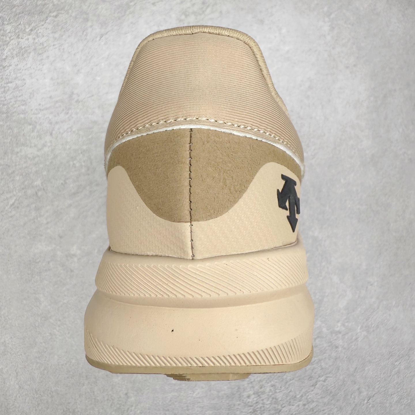 图片[8]-DESCENTE Dualis 迪桑特防水户外耐磨低帮生活休闲徒步登山鞋 DESCENTE（迪桑特）创立于1935年，品牌名取自法语词汇，意为“滑降”。品牌箭头标识代表滑雪的三种技术“高速直线滑行”、“穿越”和“侧滑”，也寓意品牌在打造高端专业运动产品中不断追求完美的创新精神，致力于成为中国高端专业滑雪、综训、女子、铁人三项、高尔夫的第一品牌。尺码：39 40 41 42 43 44 45-选品中心