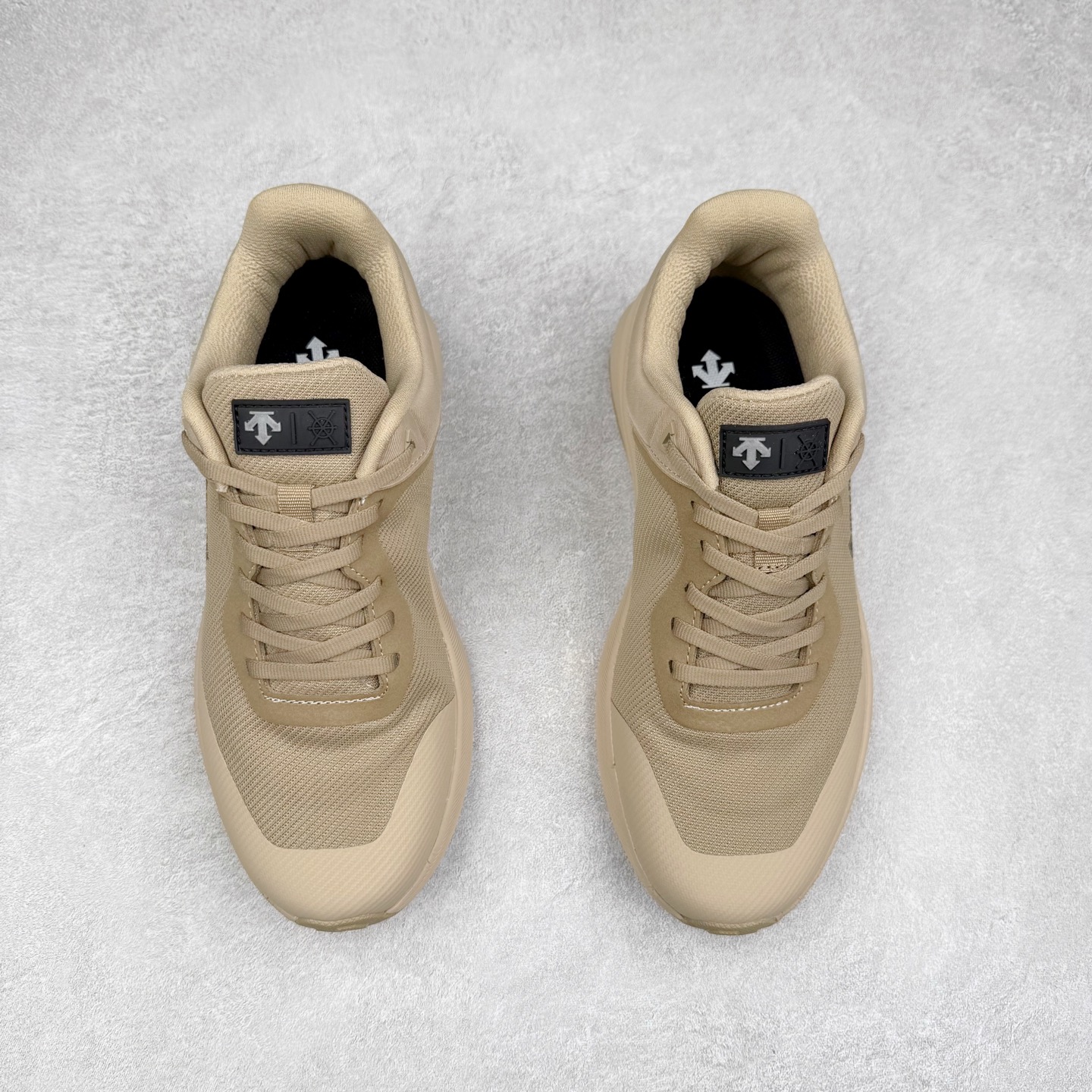 图片[2]-DESCENTE Dualis 迪桑特防水户外耐磨低帮生活休闲徒步登山鞋 DESCENTE（迪桑特）创立于1935年，品牌名取自法语词汇，意为“滑降”。品牌箭头标识代表滑雪的三种技术“高速直线滑行”、“穿越”和“侧滑”，也寓意品牌在打造高端专业运动产品中不断追求完美的创新精神，致力于成为中国高端专业滑雪、综训、女子、铁人三项、高尔夫的第一品牌。尺码：39 40 41 42 43 44 45-选品中心