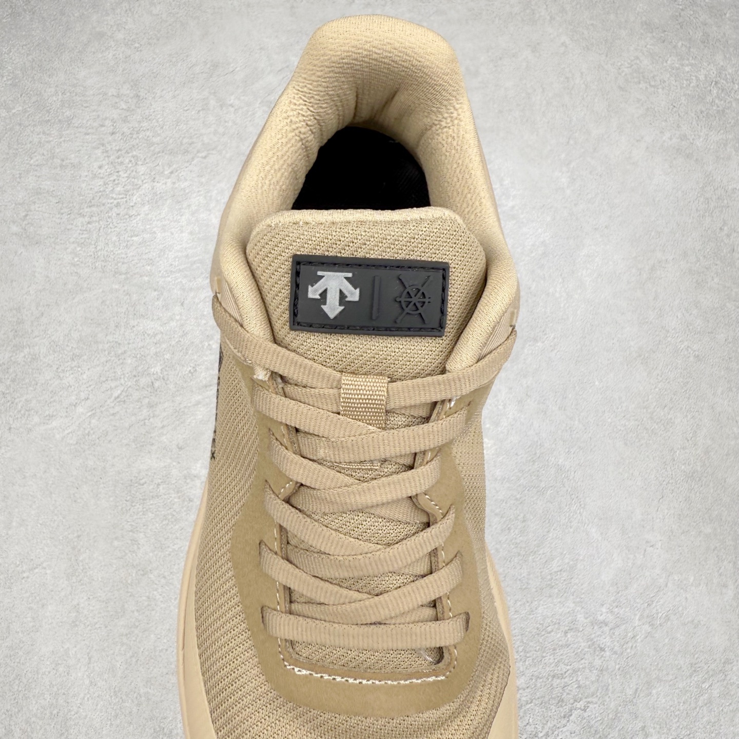 图片[5]-DESCENTE Dualis 迪桑特防水户外耐磨低帮生活休闲徒步登山鞋 DESCENTE（迪桑特）创立于1935年，品牌名取自法语词汇，意为“滑降”。品牌箭头标识代表滑雪的三种技术“高速直线滑行”、“穿越”和“侧滑”，也寓意品牌在打造高端专业运动产品中不断追求完美的创新精神，致力于成为中国高端专业滑雪、综训、女子、铁人三项、高尔夫的第一品牌。尺码：39 40 41 42 43 44 45-选品中心