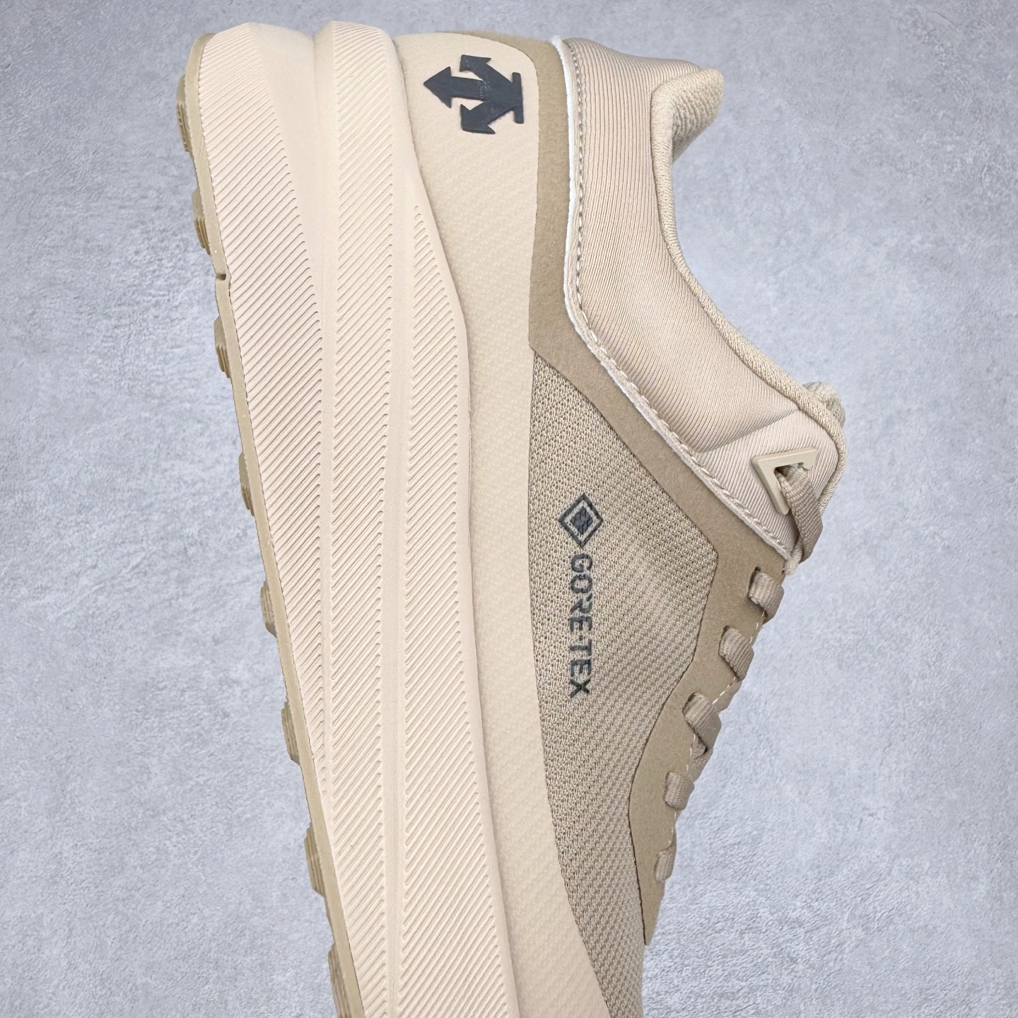 图片[6]-DESCENTE Dualis 迪桑特防水户外耐磨低帮生活休闲徒步登山鞋 DESCENTE（迪桑特）创立于1935年，品牌名取自法语词汇，意为“滑降”。品牌箭头标识代表滑雪的三种技术“高速直线滑行”、“穿越”和“侧滑”，也寓意品牌在打造高端专业运动产品中不断追求完美的创新精神，致力于成为中国高端专业滑雪、综训、女子、铁人三项、高尔夫的第一品牌。尺码：39 40 41 42 43 44 45-选品中心