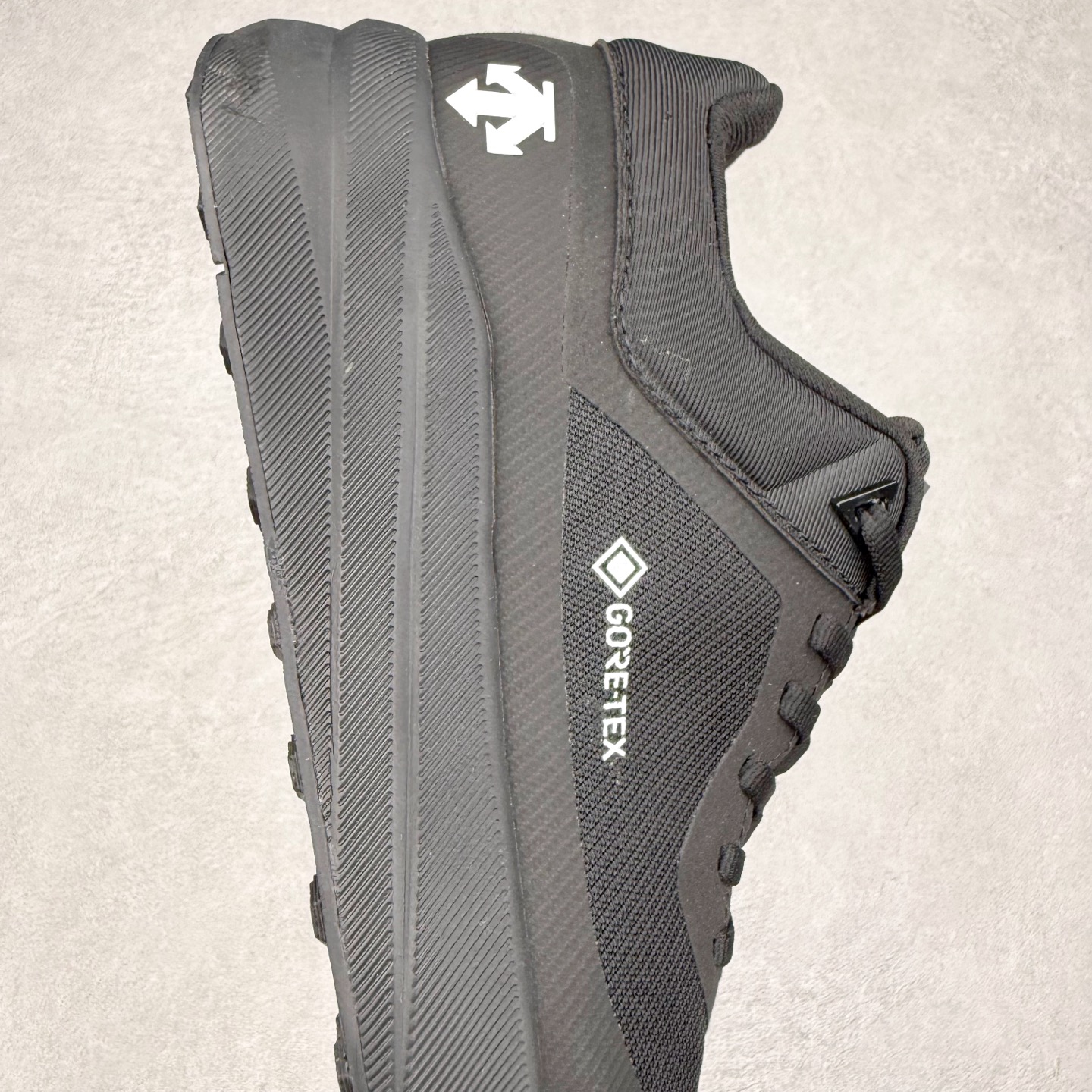 图片[6]-DESCENTE Dualis 迪桑特防水户外耐磨低帮生活休闲徒步登山鞋 DESCENTE（迪桑特）创立于1935年，品牌名取自法语词汇，意为“滑降”。品牌箭头标识代表滑雪的三种技术“高速直线滑行”、“穿越”和“侧滑”，也寓意品牌在打造高端专业运动产品中不断追求完美的创新精神，致力于成为中国高端专业滑雪、综训、女子、铁人三项、高尔夫的第一品牌。尺码：39 40 41 42 43 44 45-选品中心