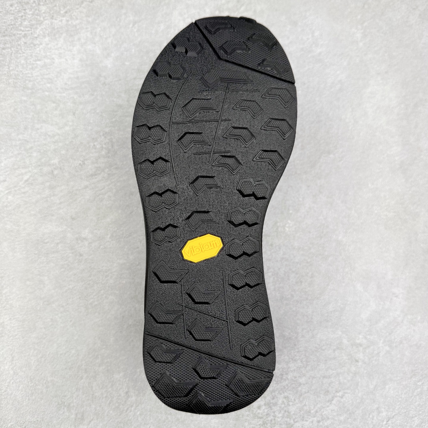 图片[9]-DESCENTE Dualis 迪桑特防水户外耐磨低帮生活休闲徒步登山鞋 DESCENTE（迪桑特）创立于1935年，品牌名取自法语词汇，意为“滑降”。品牌箭头标识代表滑雪的三种技术“高速直线滑行”、“穿越”和“侧滑”，也寓意品牌在打造高端专业运动产品中不断追求完美的创新精神，致力于成为中国高端专业滑雪、综训、女子、铁人三项、高尔夫的第一品牌。尺码：39 40 41 42 43 44 45-选品中心