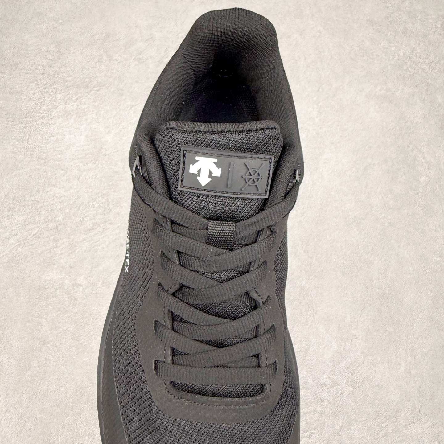 图片[5]-DESCENTE Dualis 迪桑特防水户外耐磨低帮生活休闲徒步登山鞋 DESCENTE（迪桑特）创立于1935年，品牌名取自法语词汇，意为“滑降”。品牌箭头标识代表滑雪的三种技术“高速直线滑行”、“穿越”和“侧滑”，也寓意品牌在打造高端专业运动产品中不断追求完美的创新精神，致力于成为中国高端专业滑雪、综训、女子、铁人三项、高尔夫的第一品牌。尺码：39 40 41 42 43 44 45-选品中心