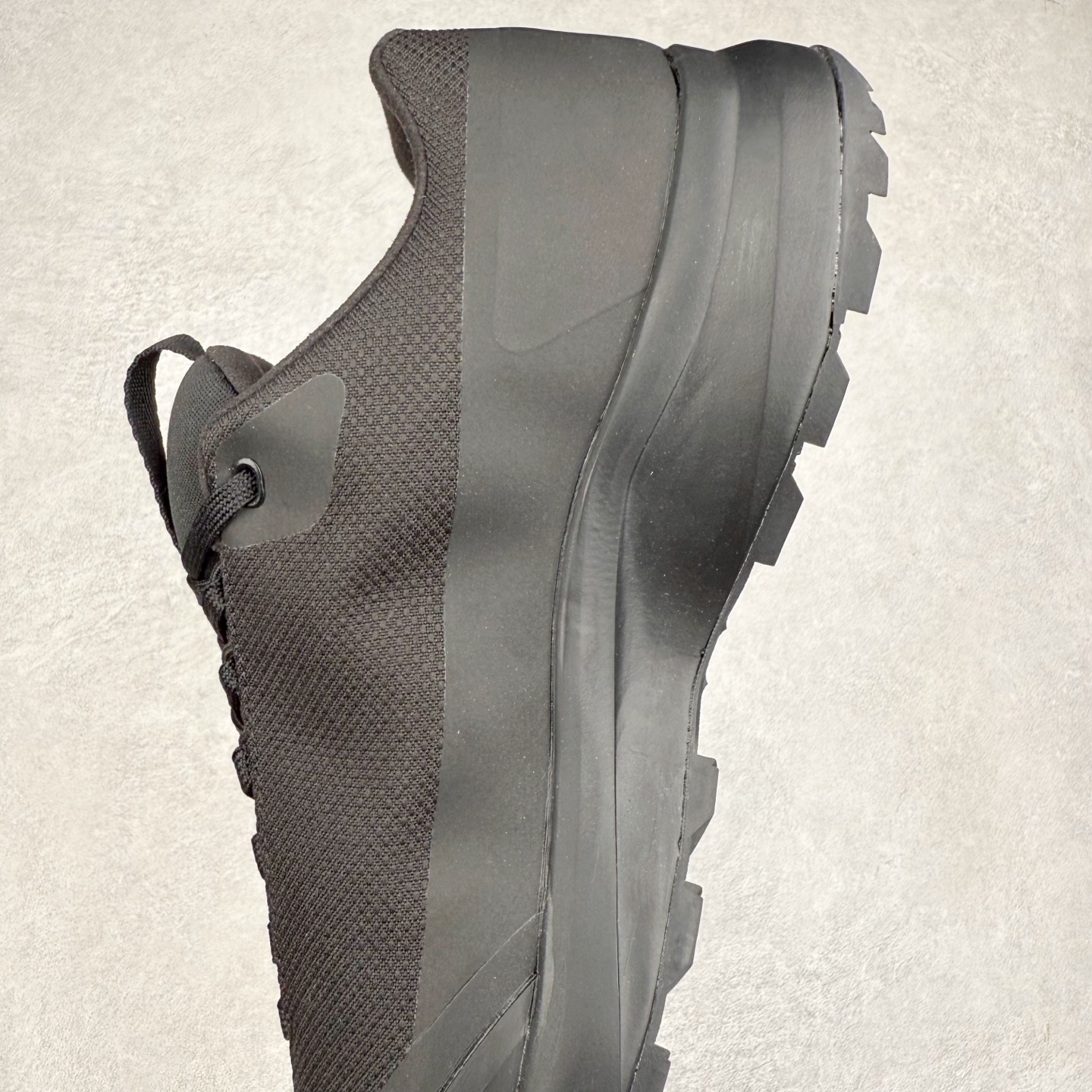 图片[7]-Arcteryx Aerios GTX 始祖鸟户外防水透气低帮徒步登山鞋 Arcteryx中文名始祖鸟 加拿大户外服饰品牌 1989年创立于加拿大温哥华 始祖鸟来自加拿大海岸山脉 植根高山的专业户外品牌 始终秉承对精湛设计和工艺孜孜以求的准则 从1989年创立至今 Arcteryx始终不断在产品设计与做工上不惜工本 以满足始祖鸟的标准 品质、设计以及精简的理念造就了其良好的性能 并能满足严苛环境下的使用需求 实拍调校N版已经零色差零失真 百分百还原实物色彩所见即所得 不存在货不对板色差等低级问题 选购参考实物拍摄 不混卖不参货 只用心做好货严格选品 承诺混一赔十 尺码：36 36.5 37.5 38 38.5 39 40 40.5 41 42 42.5 43 44 44.5 45-选品中心