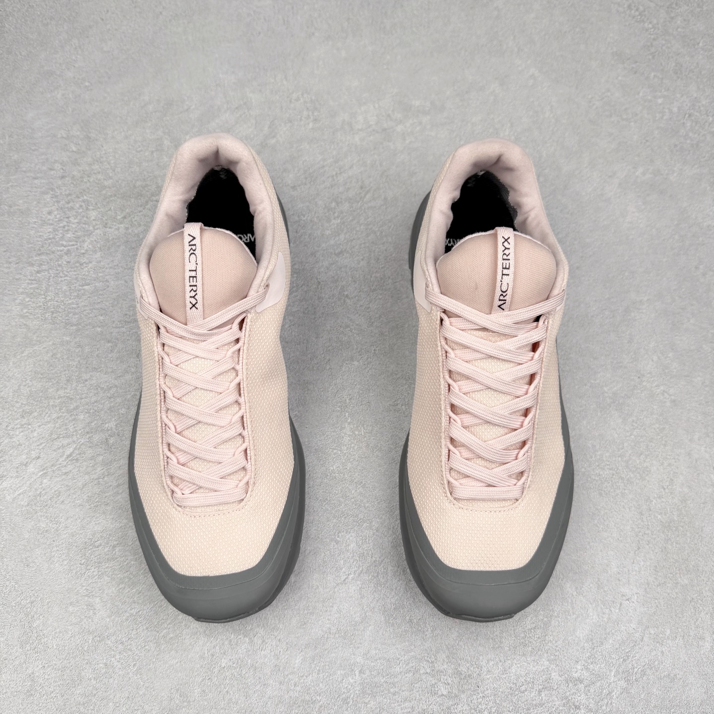 图片[2]-Arcteryx Aerios GTX 始祖鸟户外防水透气低帮徒步登山鞋 Arcteryx中文名始祖鸟 加拿大户外服饰品牌 1989年创立于加拿大温哥华 始祖鸟来自加拿大海岸山脉 植根高山的专业户外品牌 始终秉承对精湛设计和工艺孜孜以求的准则 从1989年创立至今 Arcteryx始终不断在产品设计与做工上不惜工本 以满足始祖鸟的标准 品质、设计以及精简的理念造就了其良好的性能 并能满足严苛环境下的使用需求 实拍调校N版已经零色差零失真 百分百还原实物色彩所见即所得 不存在货不对板色差等低级问题 选购参考实物拍摄 不混卖不参货 只用心做好货严格选品 承诺混一赔十 尺码：36 36.5 37.5 38 38.5 39 40 40.5 41 42 42.5 43 44 44.5 45-选品中心