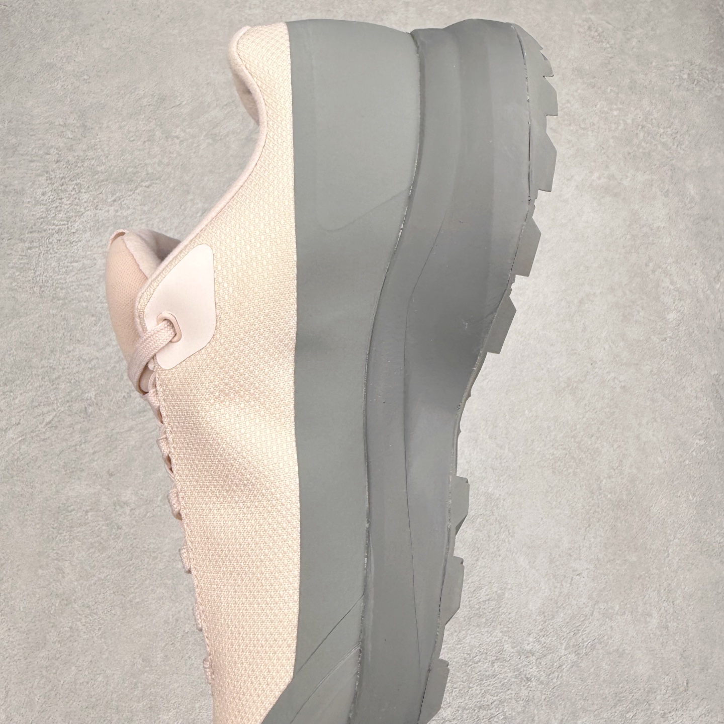 图片[7]-Arcteryx Aerios GTX 始祖鸟户外防水透气低帮徒步登山鞋 Arcteryx中文名始祖鸟 加拿大户外服饰品牌 1989年创立于加拿大温哥华 始祖鸟来自加拿大海岸山脉 植根高山的专业户外品牌 始终秉承对精湛设计和工艺孜孜以求的准则 从1989年创立至今 Arcteryx始终不断在产品设计与做工上不惜工本 以满足始祖鸟的标准 品质、设计以及精简的理念造就了其良好的性能 并能满足严苛环境下的使用需求 实拍调校N版已经零色差零失真 百分百还原实物色彩所见即所得 不存在货不对板色差等低级问题 选购参考实物拍摄 不混卖不参货 只用心做好货严格选品 承诺混一赔十 尺码：36 36.5 37.5 38 38.5 39 40 40.5 41 42 42.5 43 44 44.5 45-选品中心