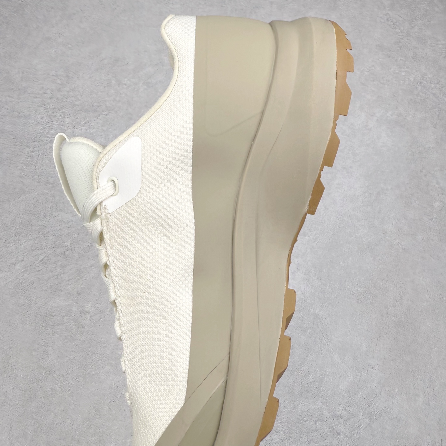 图片[7]-Arcteryx Aerios GTX 始祖鸟户外防水透气低帮徒步登山鞋 Arcteryx中文名始祖鸟 加拿大户外服饰品牌 1989年创立于加拿大温哥华 始祖鸟来自加拿大海岸山脉 植根高山的专业户外品牌 始终秉承对精湛设计和工艺孜孜以求的准则 从1989年创立至今 Arcteryx始终不断在产品设计与做工上不惜工本 以满足始祖鸟的标准 品质、设计以及精简的理念造就了其良好的性能 并能满足严苛环境下的使用需求 实拍调校N版已经零色差零失真 百分百还原实物色彩所见即所得 不存在货不对板色差等低级问题 选购参考实物拍摄 不混卖不参货 只用心做好货严格选品 承诺混一赔十 尺码：36 36.5 37.5 38 38.5 39 40 40.5 41 42 42.5 43 44 44.5 45-选品中心