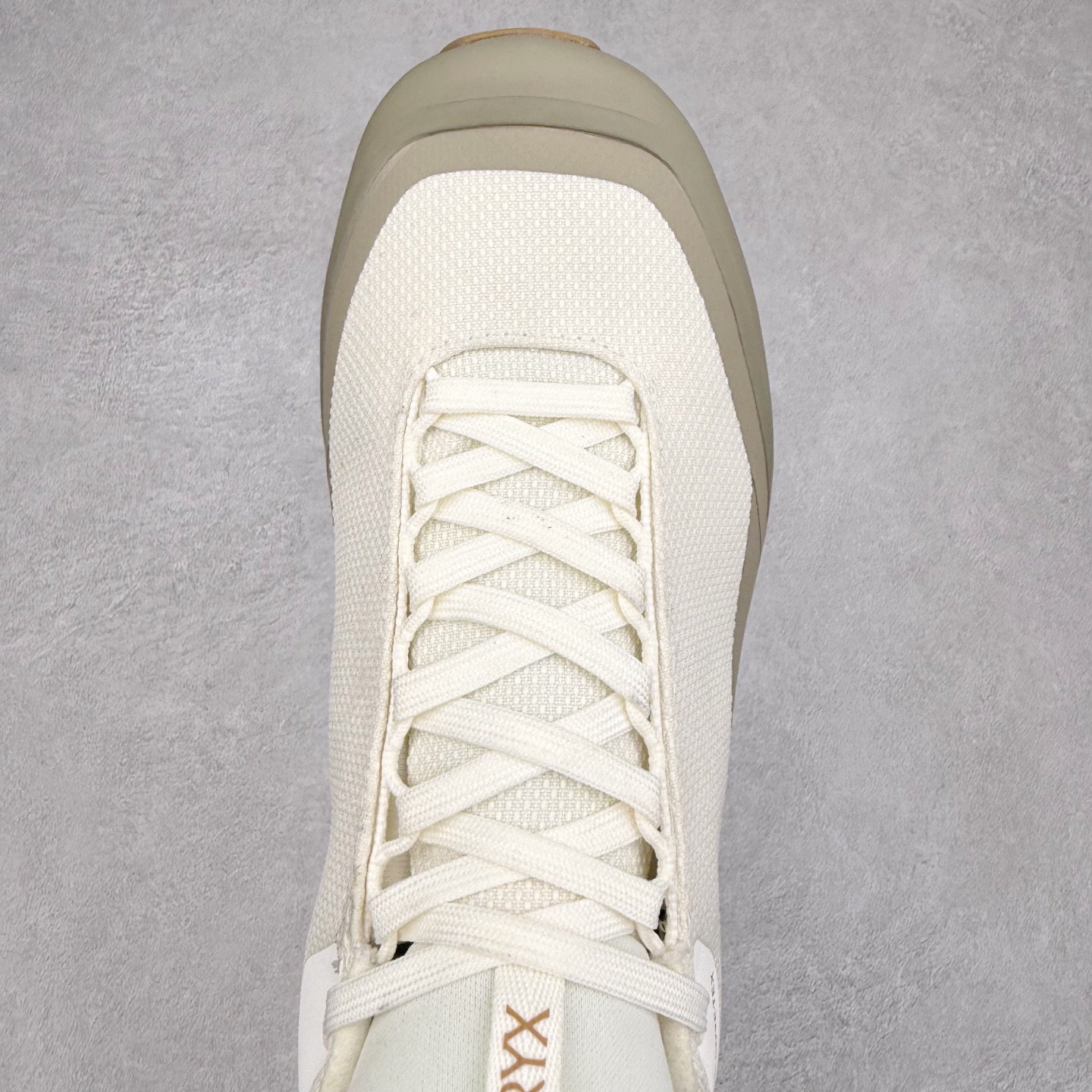 图片[4]-Arcteryx Aerios GTX 始祖鸟户外防水透气低帮徒步登山鞋 Arcteryx中文名始祖鸟 加拿大户外服饰品牌 1989年创立于加拿大温哥华 始祖鸟来自加拿大海岸山脉 植根高山的专业户外品牌 始终秉承对精湛设计和工艺孜孜以求的准则 从1989年创立至今 Arcteryx始终不断在产品设计与做工上不惜工本 以满足始祖鸟的标准 品质、设计以及精简的理念造就了其良好的性能 并能满足严苛环境下的使用需求 实拍调校N版已经零色差零失真 百分百还原实物色彩所见即所得 不存在货不对板色差等低级问题 选购参考实物拍摄 不混卖不参货 只用心做好货严格选品 承诺混一赔十 尺码：36 36.5 37.5 38 38.5 39 40 40.5 41 42 42.5 43 44 44.5 45-选品中心