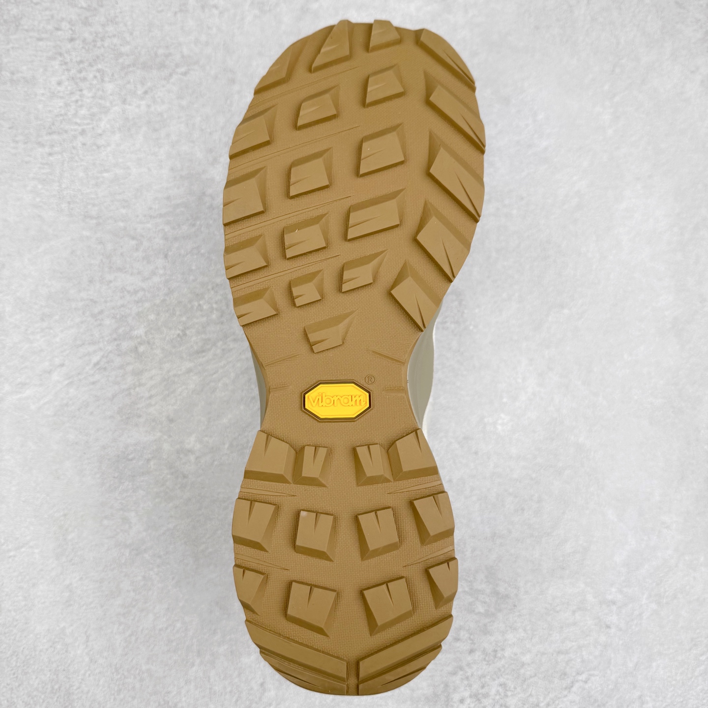 图片[9]-Arcteryx Aerios GTX 始祖鸟户外防水透气低帮徒步登山鞋 Arcteryx中文名始祖鸟 加拿大户外服饰品牌 1989年创立于加拿大温哥华 始祖鸟来自加拿大海岸山脉 植根高山的专业户外品牌 始终秉承对精湛设计和工艺孜孜以求的准则 从1989年创立至今 Arcteryx始终不断在产品设计与做工上不惜工本 以满足始祖鸟的标准 品质、设计以及精简的理念造就了其良好的性能 并能满足严苛环境下的使用需求 实拍调校N版已经零色差零失真 百分百还原实物色彩所见即所得 不存在货不对板色差等低级问题 选购参考实物拍摄 不混卖不参货 只用心做好货严格选品 承诺混一赔十 尺码：36 36.5 37.5 38 38.5 39 40 40.5 41 42 42.5 43 44 44.5 45-选品中心